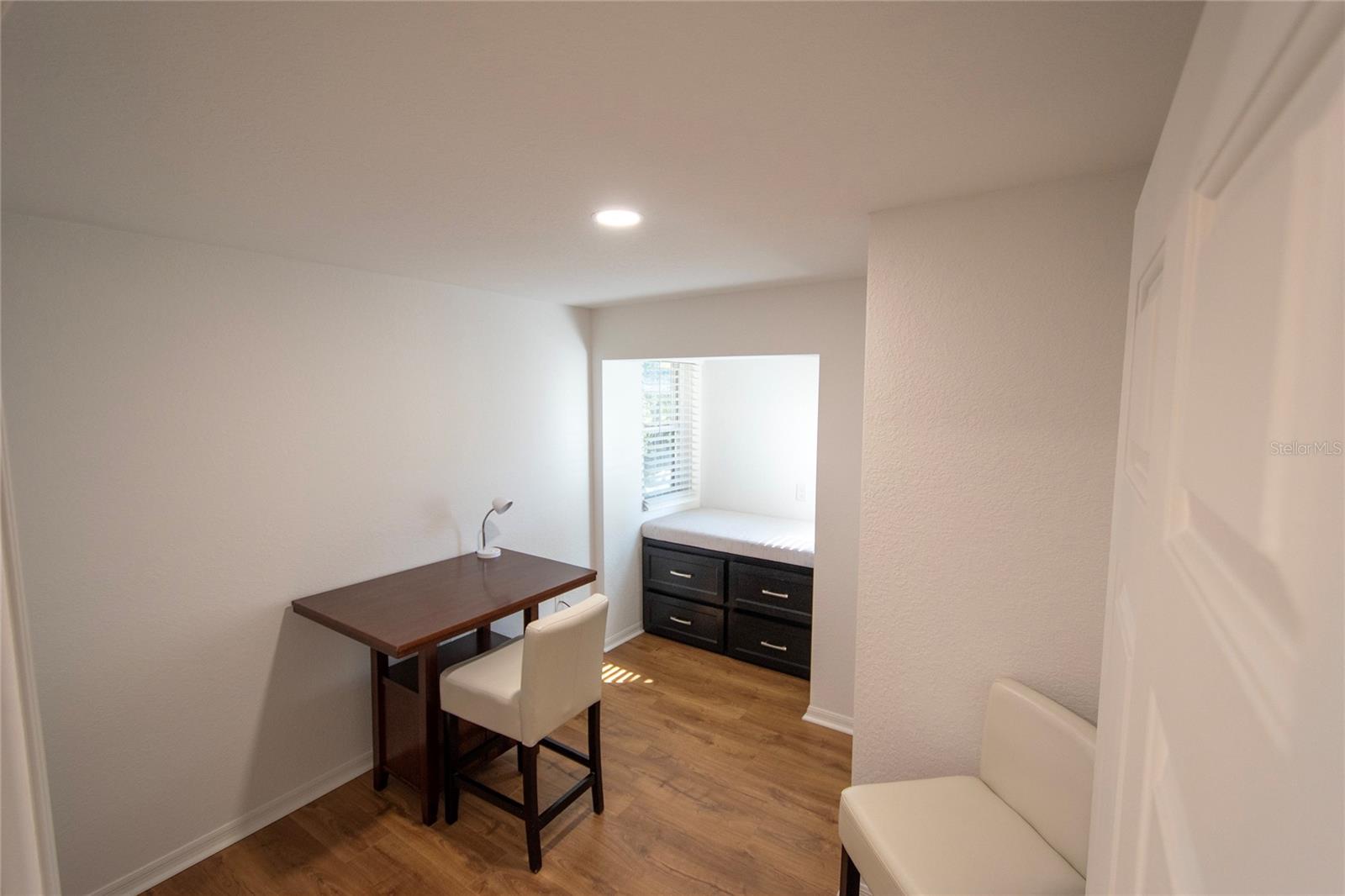 Image 26 of 34 For 648 Cohen Way