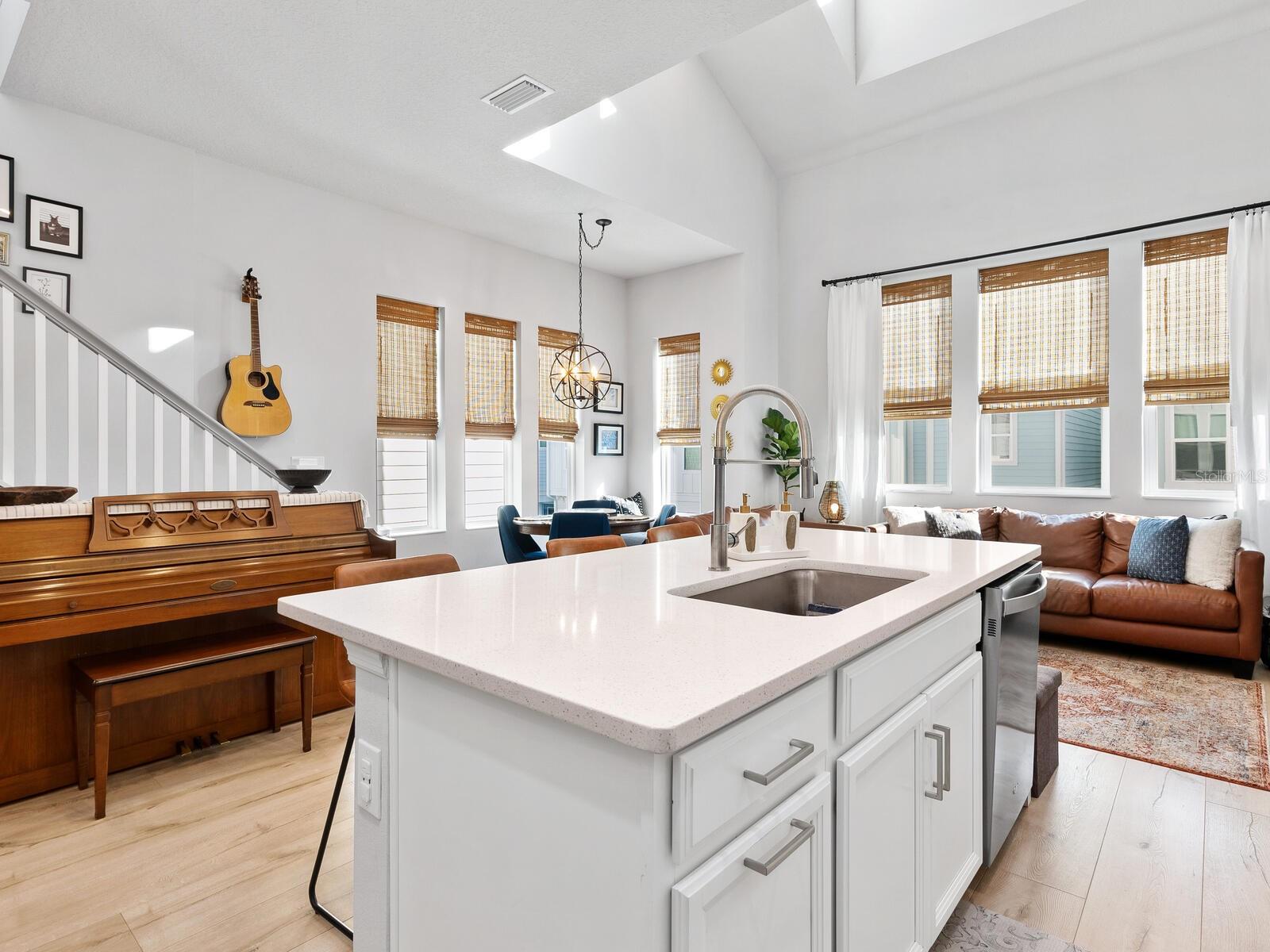 Image 8 of 40 For 2337 Lindstrom Street