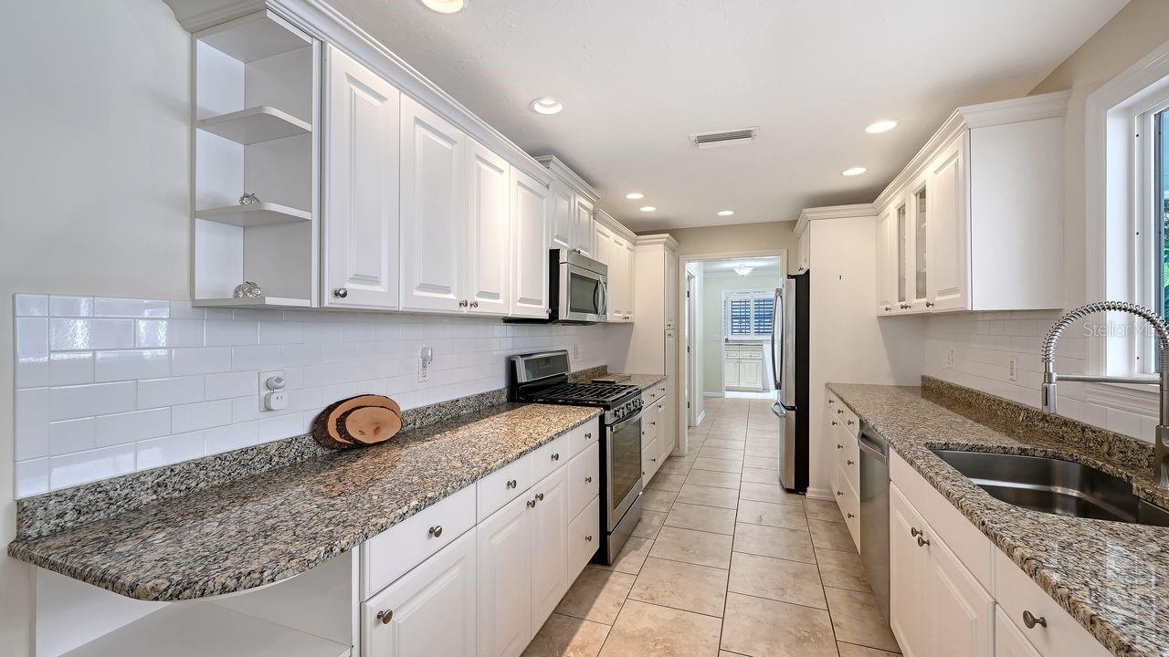 Listing photo id 16 for 4810 Bay Shore Road