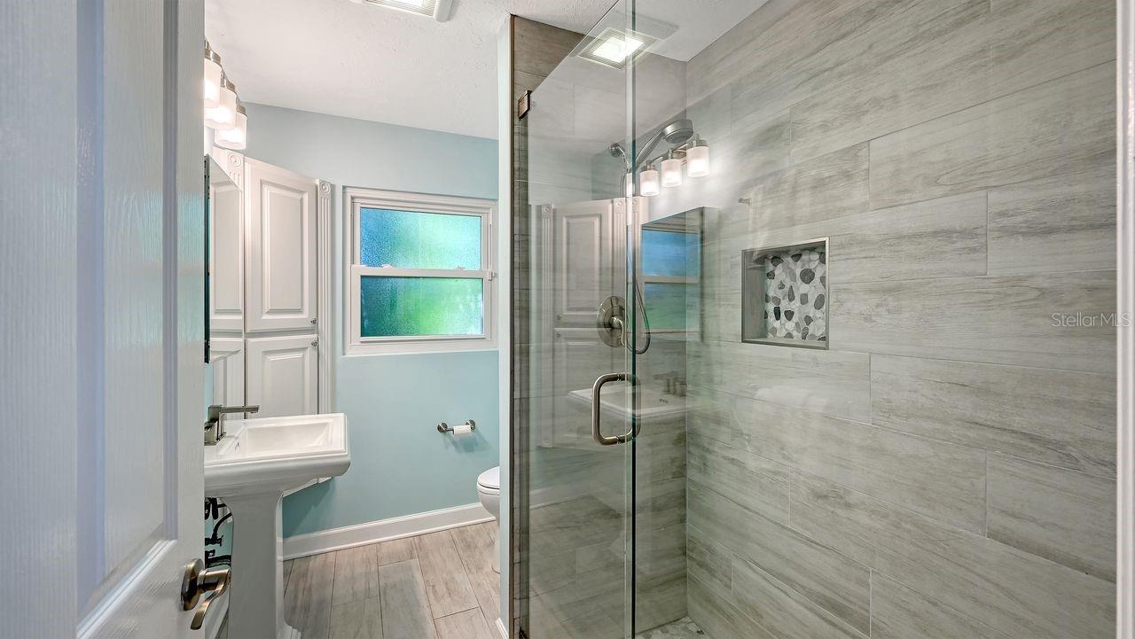 Listing photo id 30 for 4810 Bay Shore Road