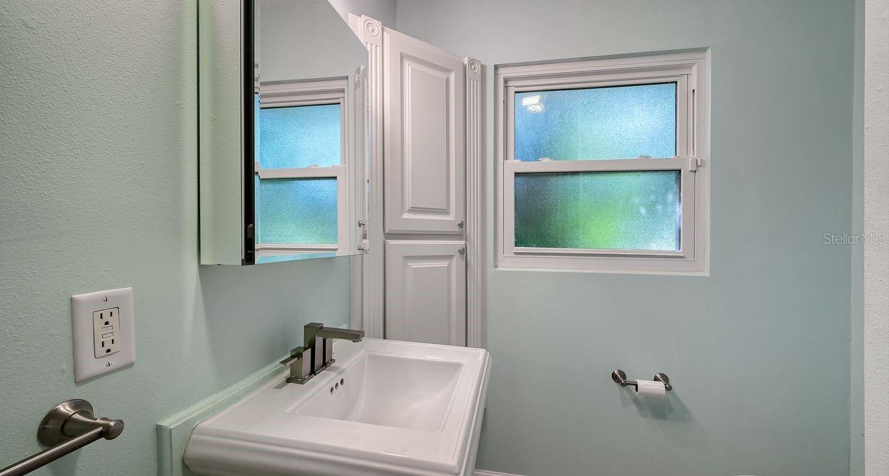 Listing photo id 31 for 4810 Bay Shore Road