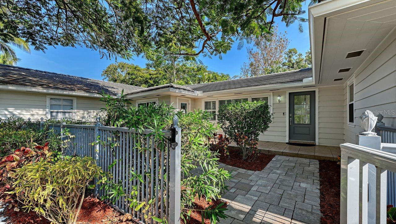 Listing photo id 4 for 4810 Bay Shore Road