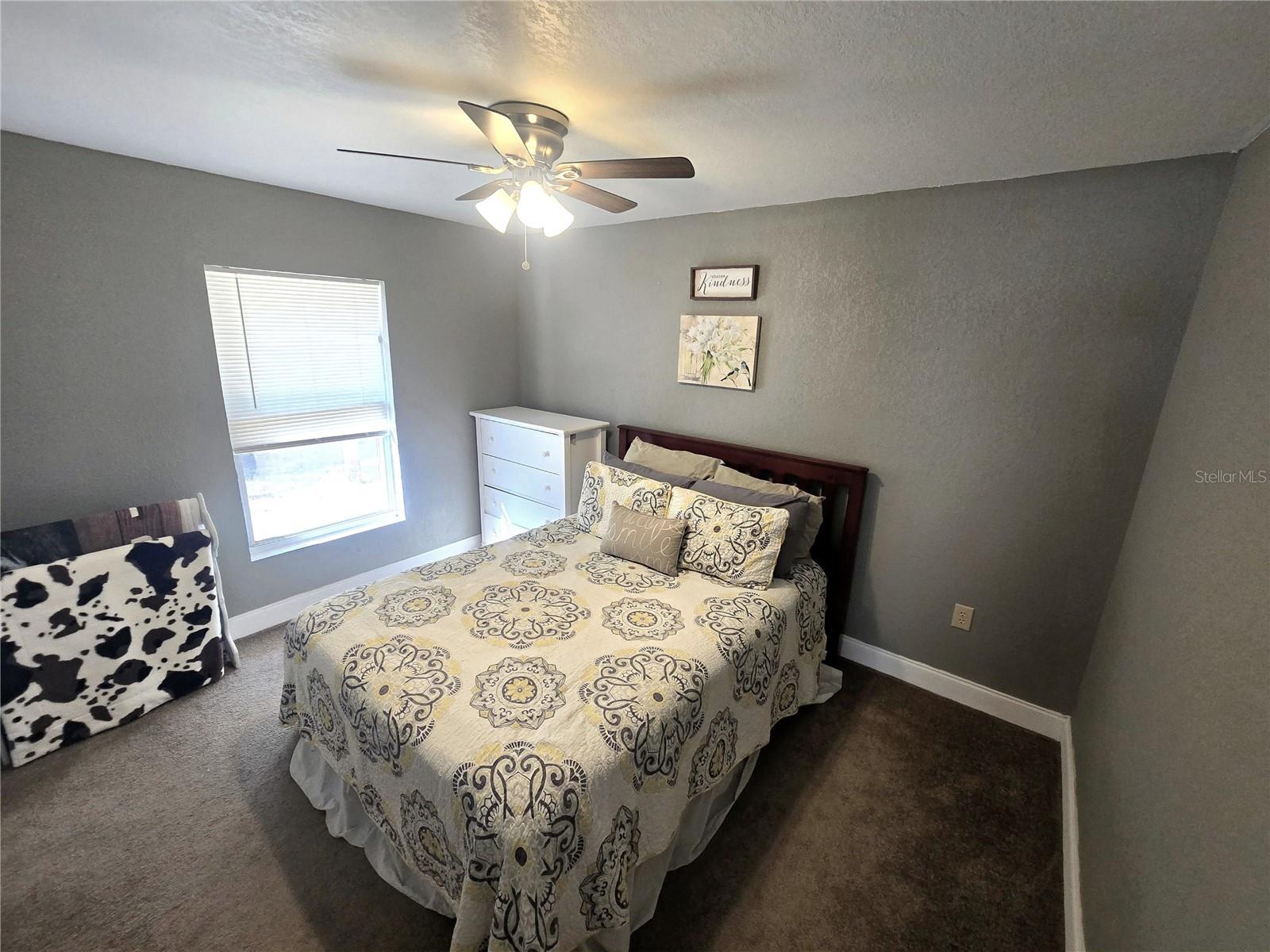 Listing photo id 11 for 4827 Myrick Avenue