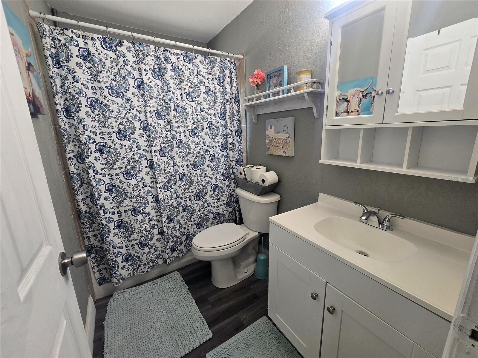 Listing photo id 13 for 4827 Myrick Avenue