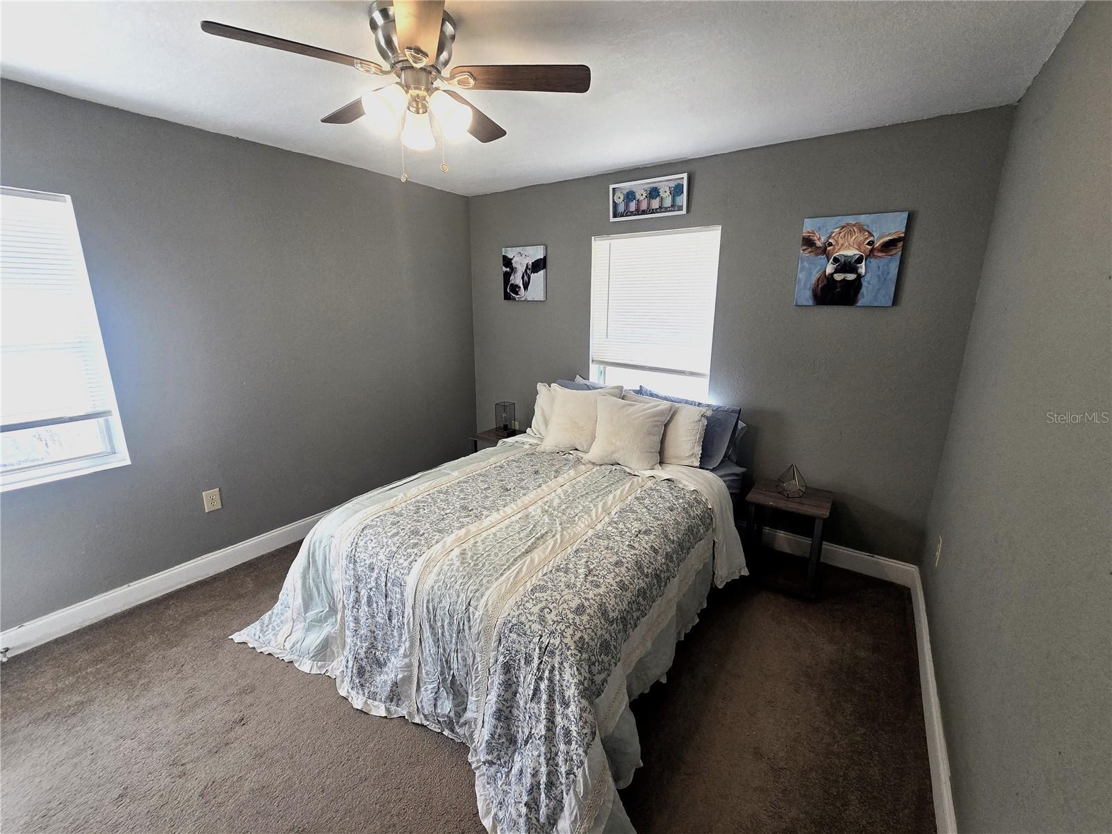 Listing photo id 14 for 4827 Myrick Avenue