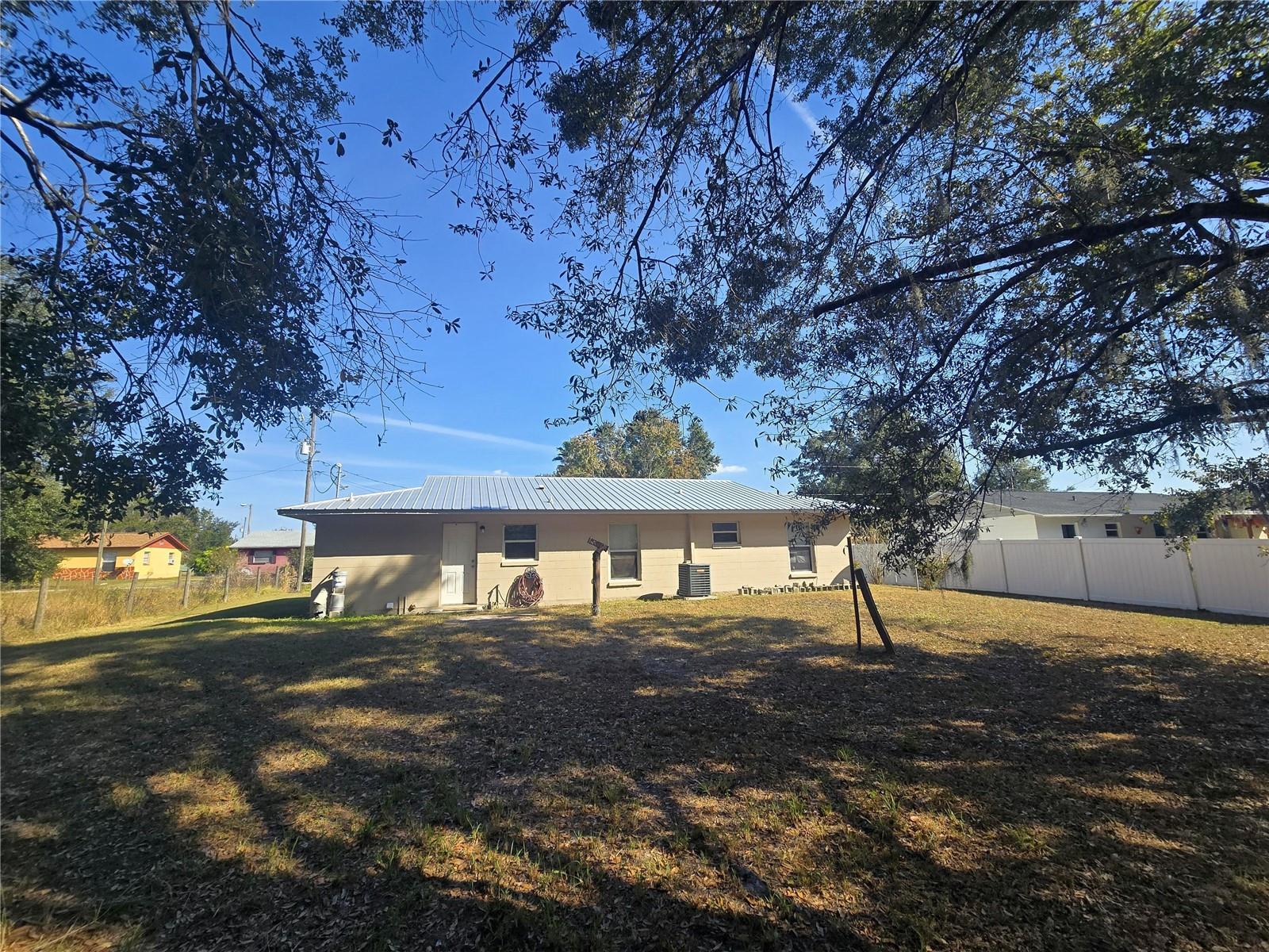 Listing photo id 1 for 4827 Myrick Avenue