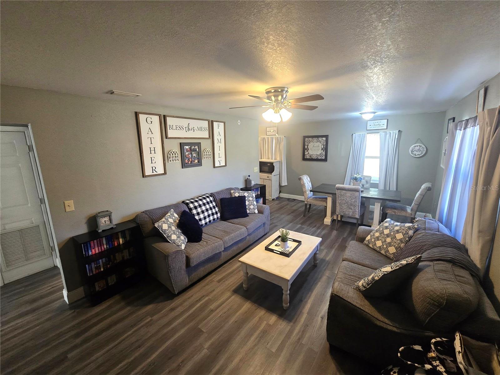 Listing photo id 5 for 4827 Myrick Avenue