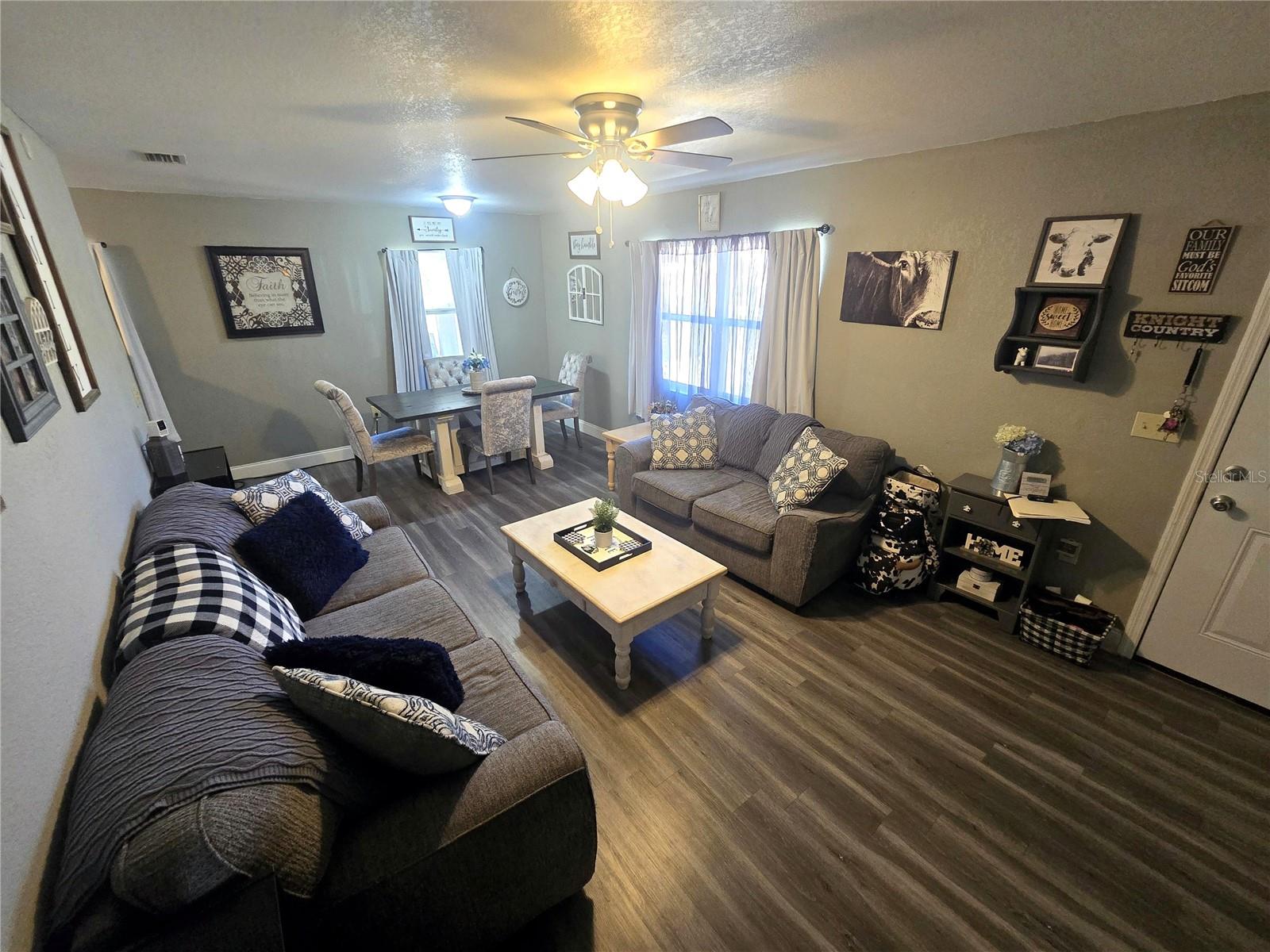 Listing photo id 6 for 4827 Myrick Avenue