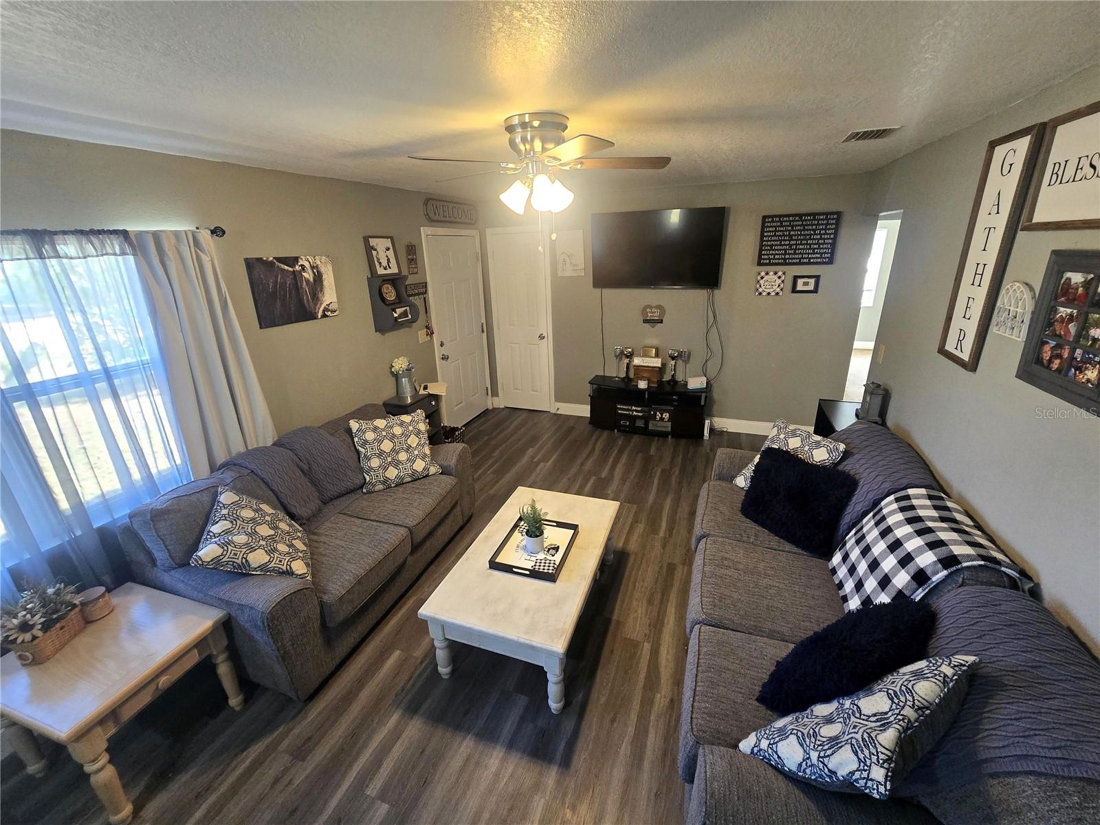 Listing photo id 7 for 4827 Myrick Avenue