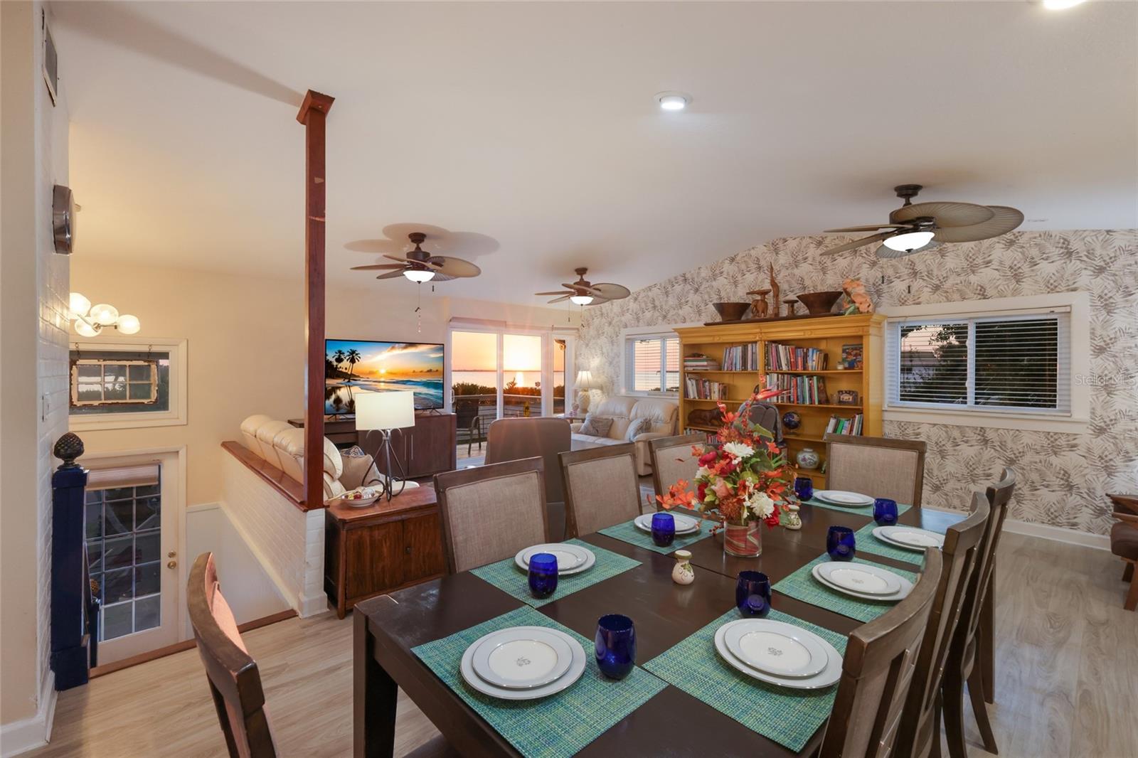 Image 16 of 44 For 724 44th Street Court W