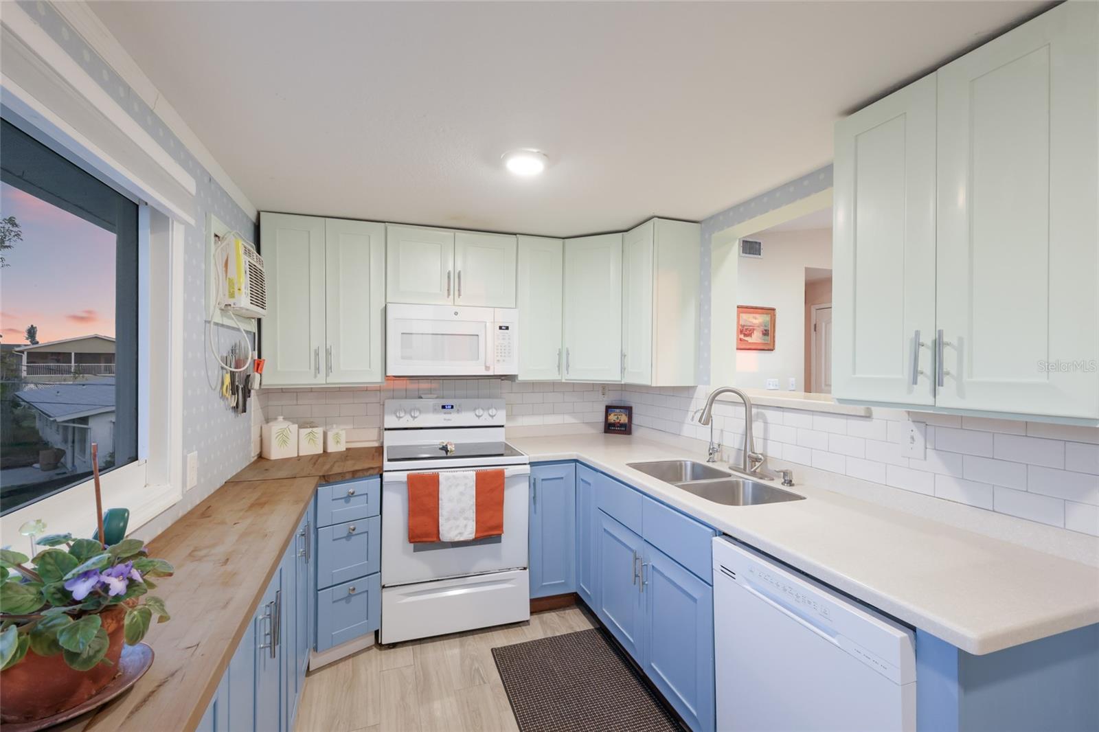 Image 20 of 44 For 724 44th Street Court W