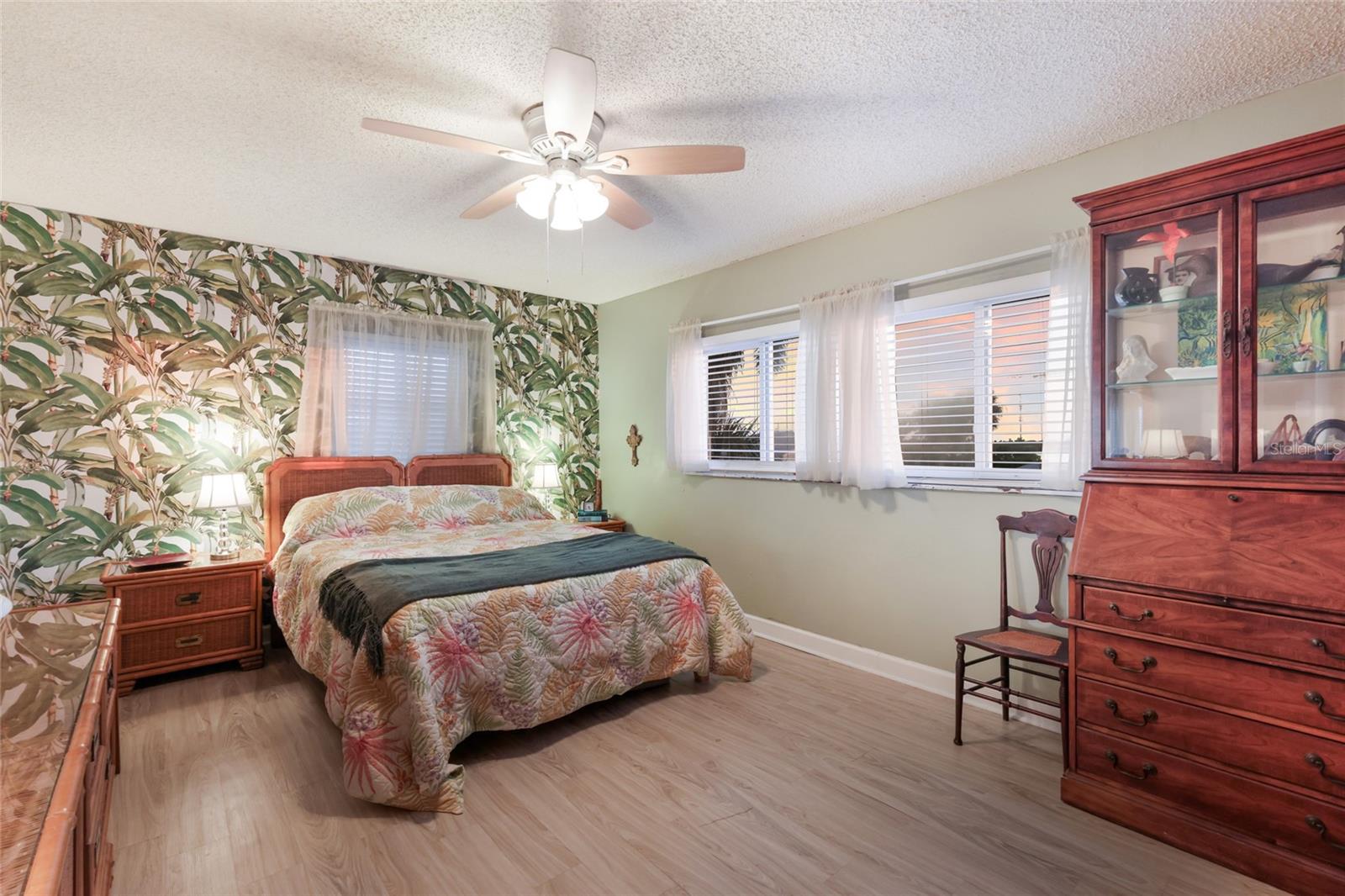 Image 22 of 44 For 724 44th Street Court W