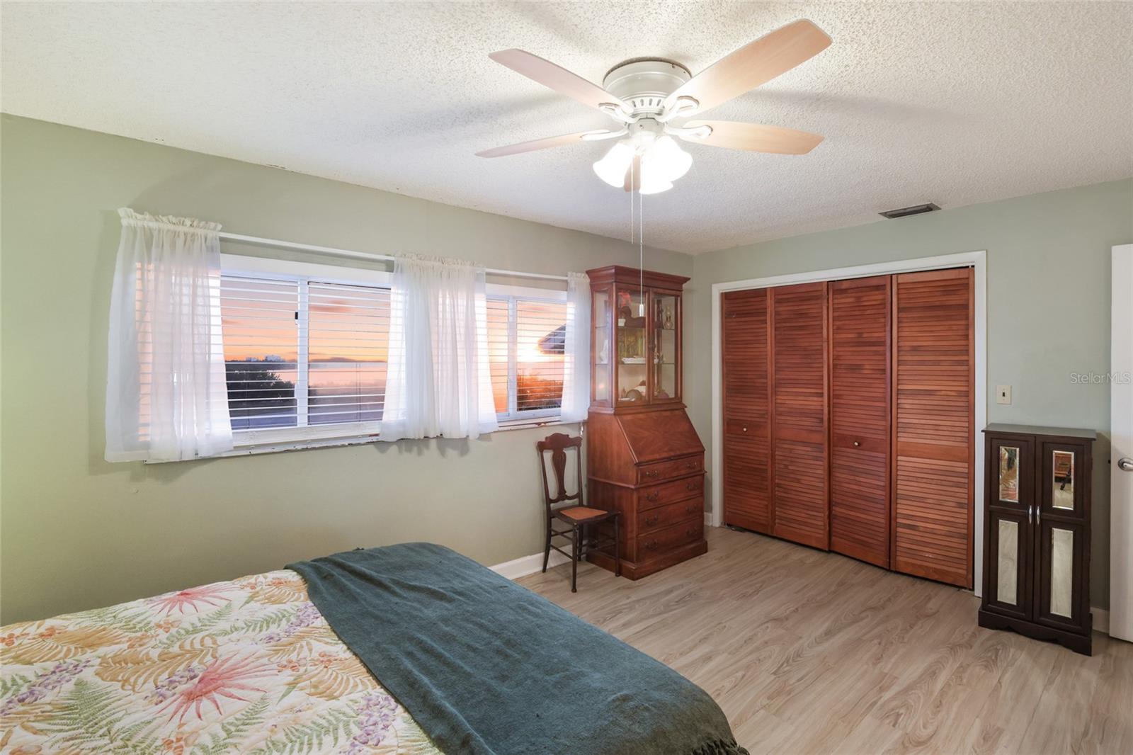 Image 23 of 44 For 724 44th Street Court W