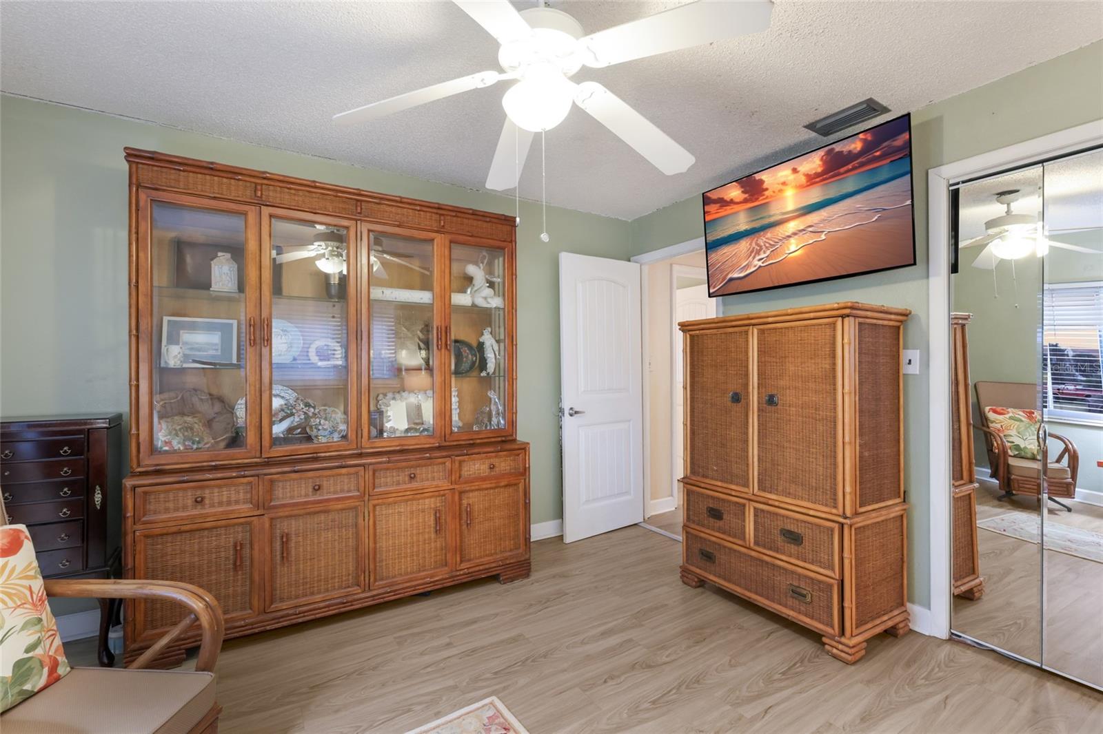 Image 27 of 44 For 724 44th Street Court W