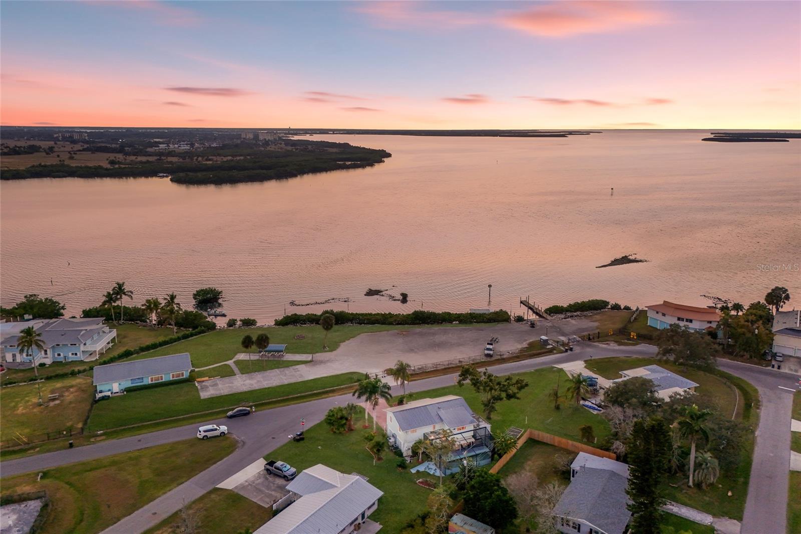 Image 40 of 44 For 724 44th Street Court W