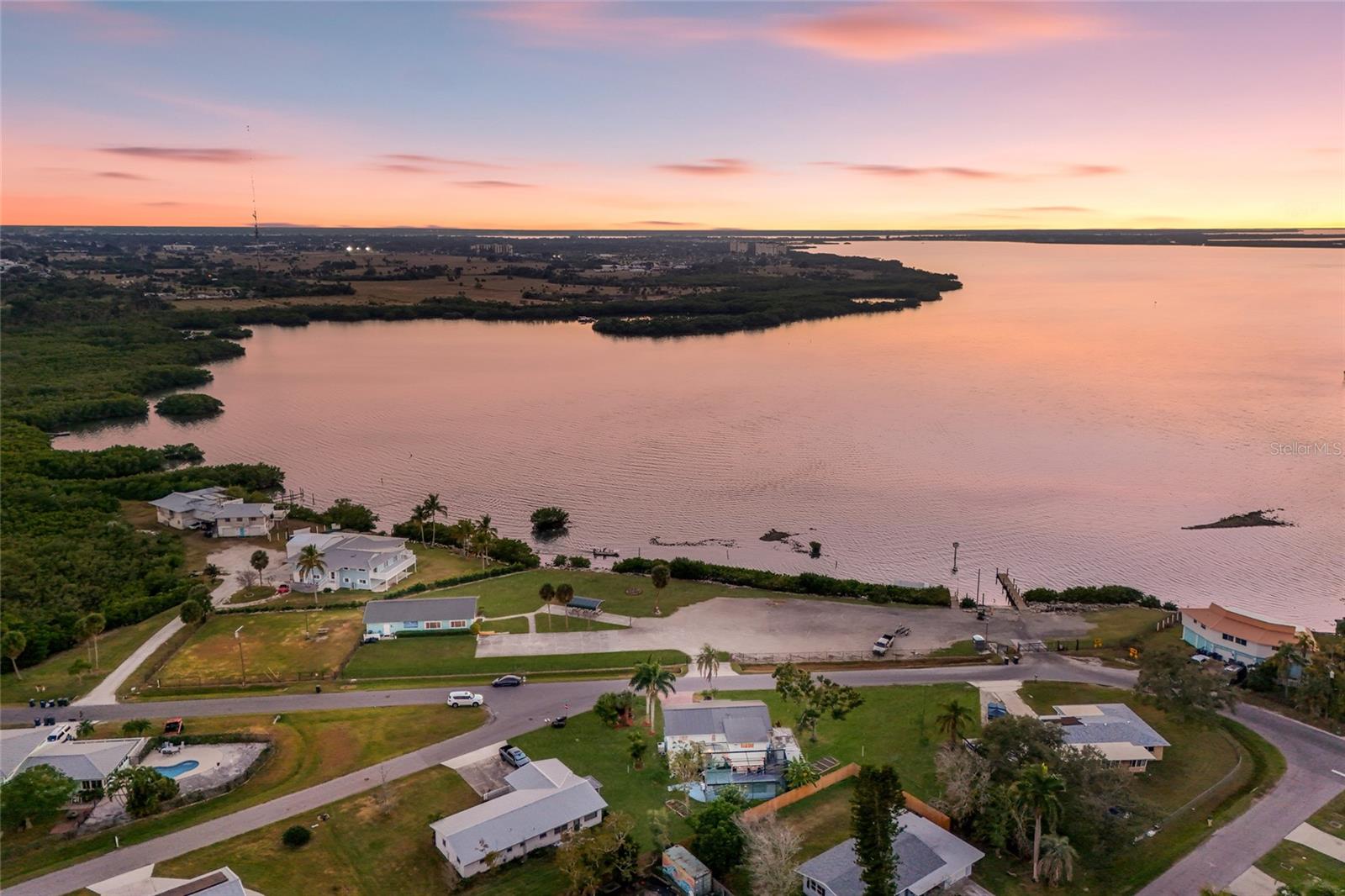 Image 41 of 44 For 724 44th Street Court W