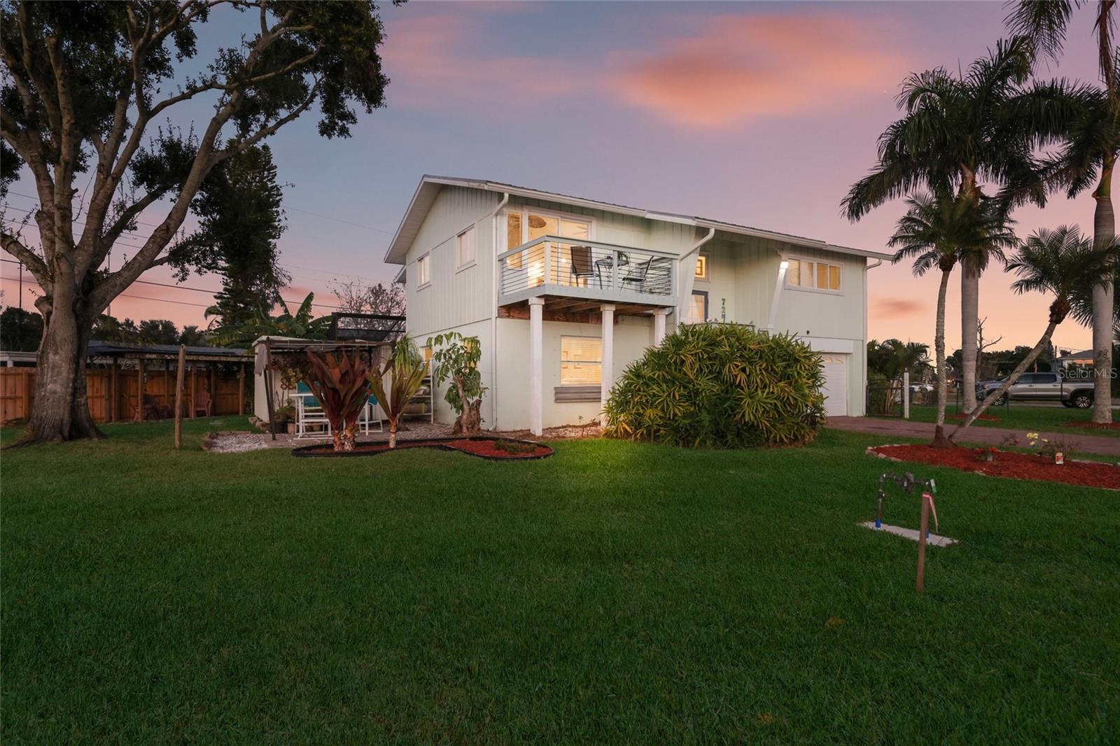 Image 6 of 44 For 724 44th Street Court W