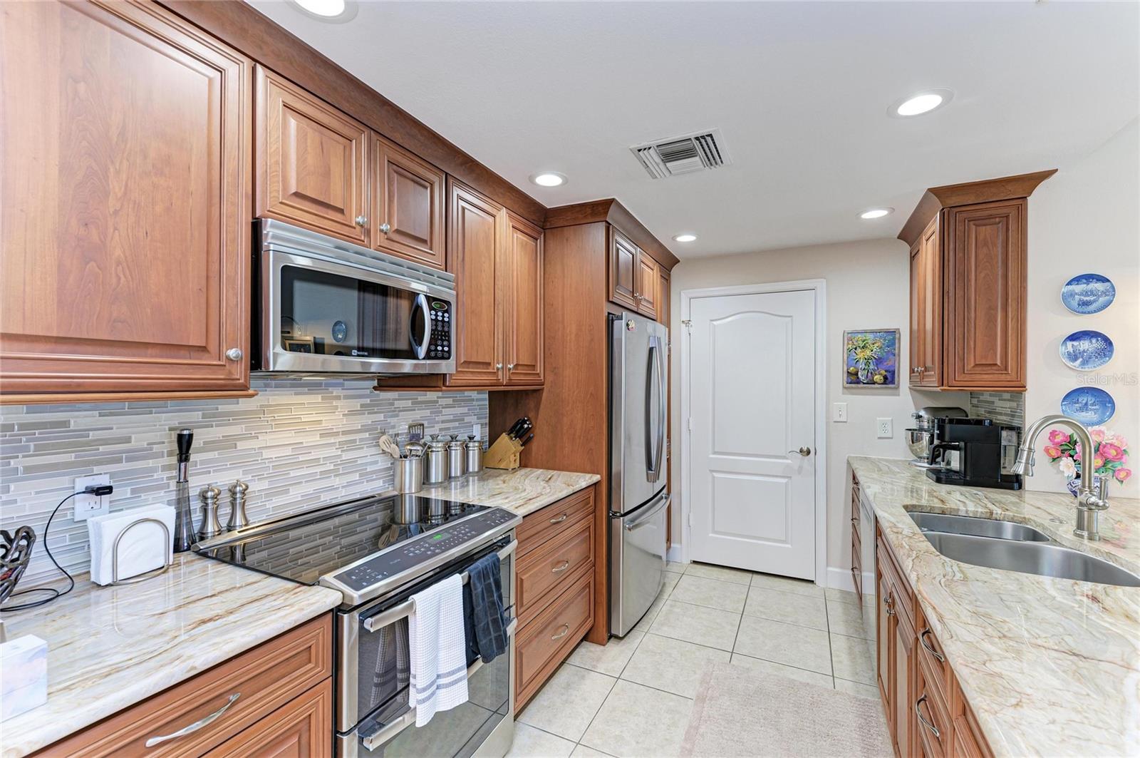 Image 12 of 67 For 808 3rd Avenue W 805