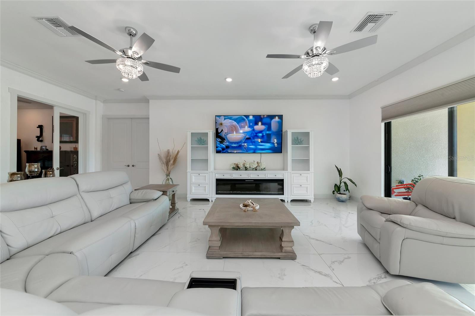 Image 18 of 66 For 7505 27th Avenue W