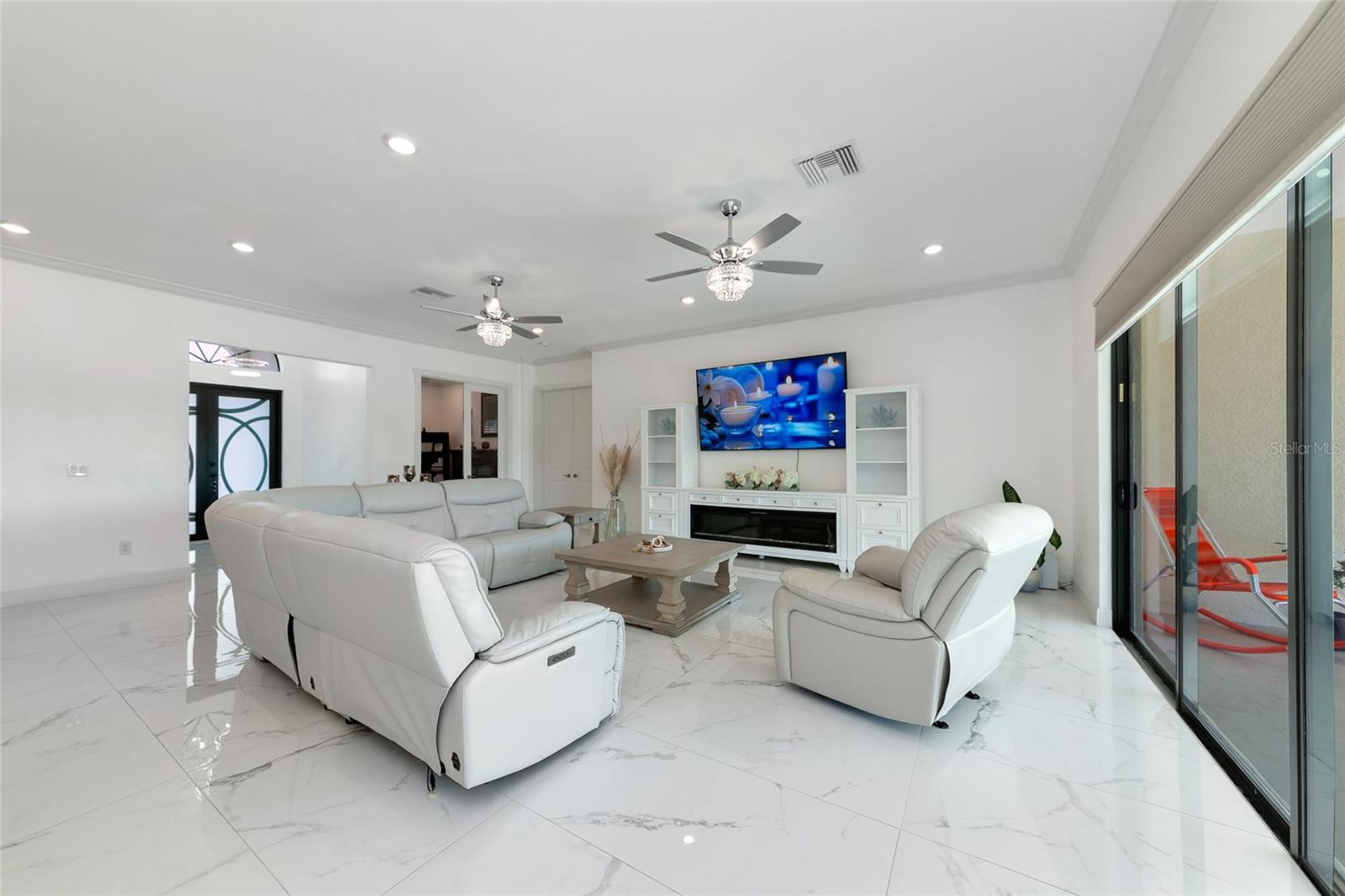 Image 19 of 66 For 7505 27th Avenue W