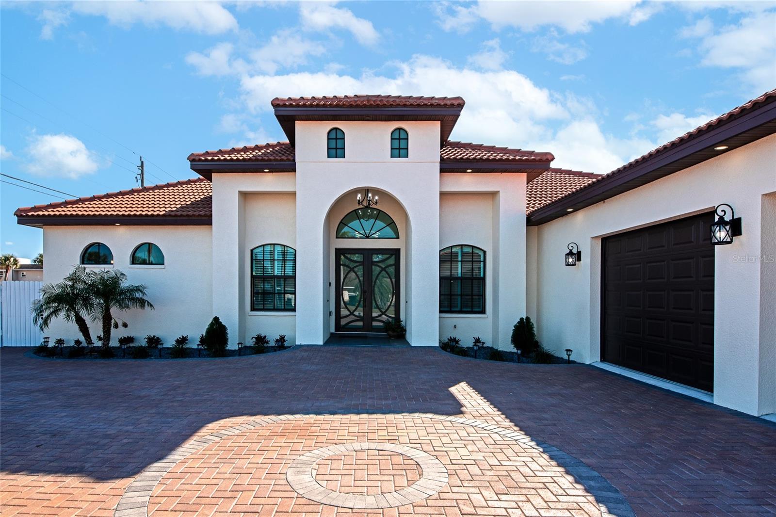 Image 4 of 66 For 7505 27th Avenue W