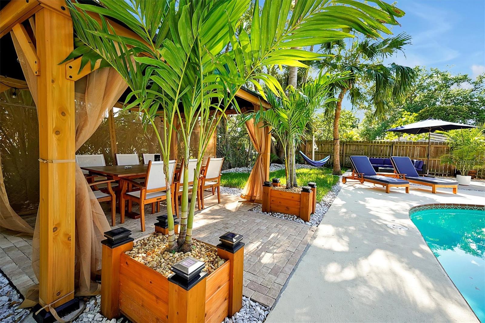 Image 3 of 33 For 1568 Oak Leaf Lane