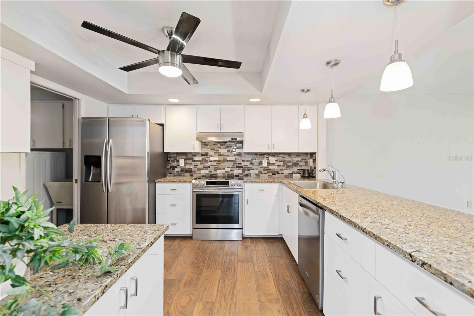 Image 10 of 37 For 4202 Center Pointe Lane 30