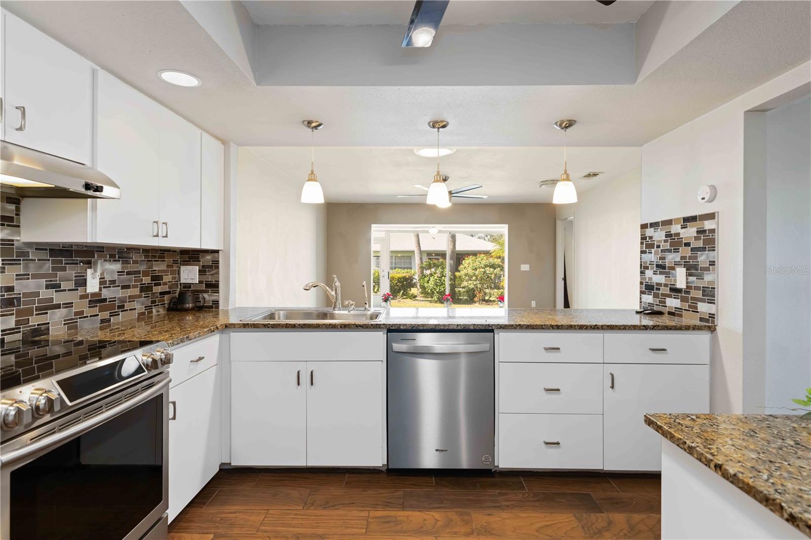 Image 12 of 37 For 4202 Center Pointe Lane 30