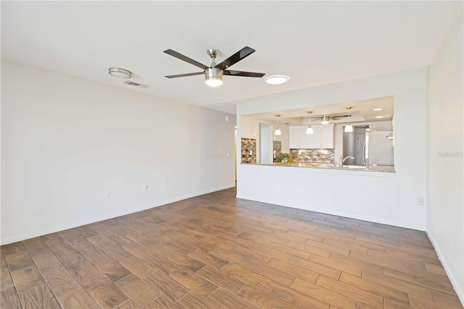 Image 16 of 37 For 4202 Center Pointe Lane 30