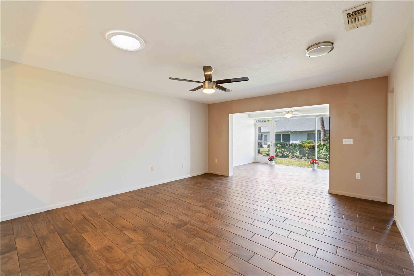 Image 18 of 37 For 4202 Center Pointe Lane 30