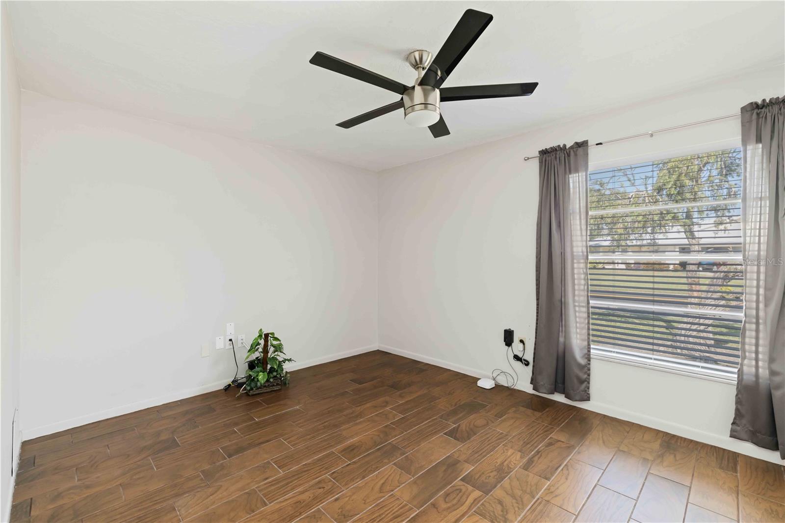 Image 21 of 37 For 4202 Center Pointe Lane 30