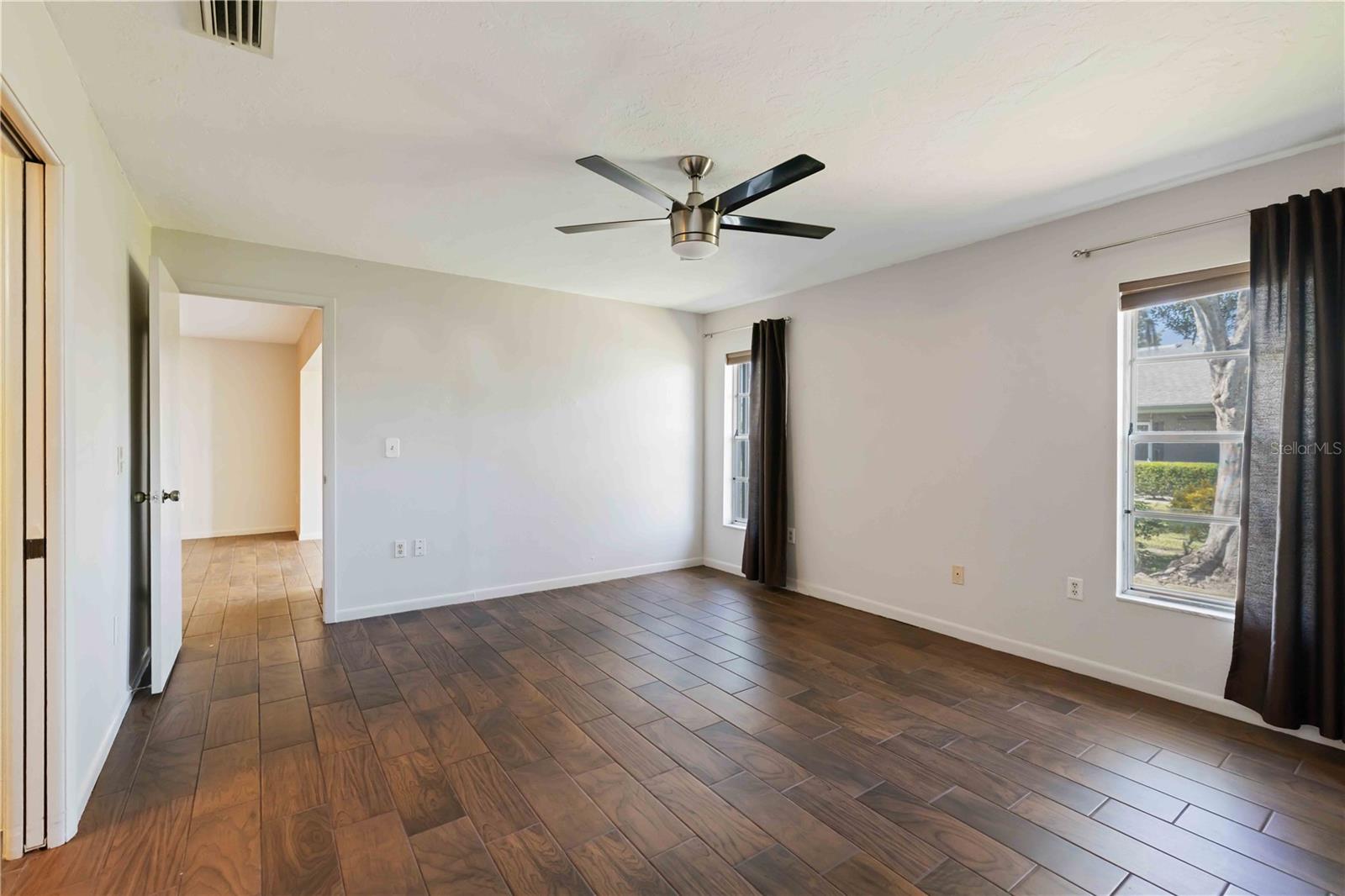 Image 25 of 37 For 4202 Center Pointe Lane 30