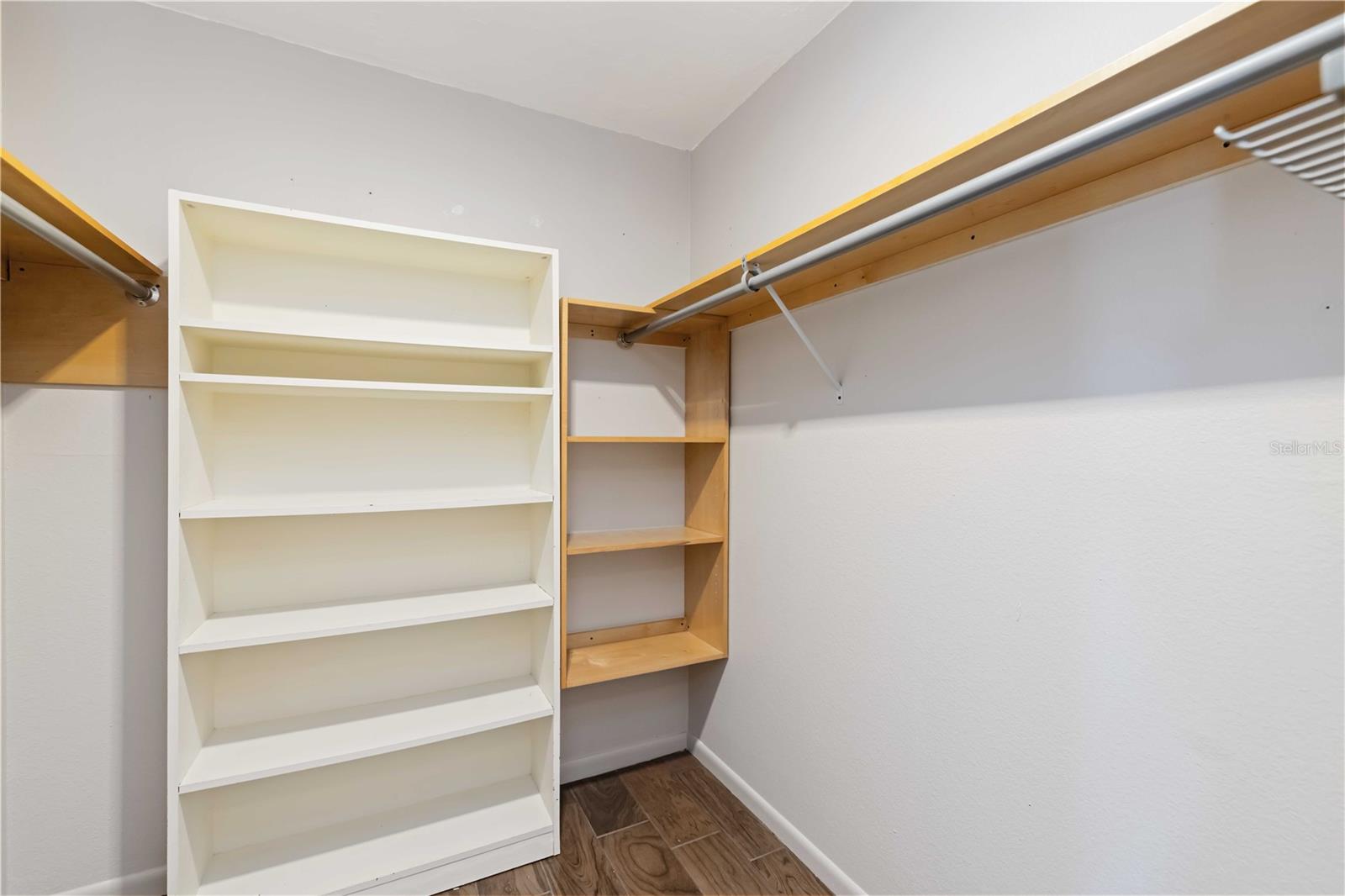 Image 28 of 37 For 4202 Center Pointe Lane 30