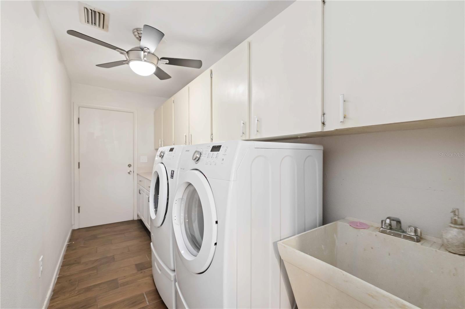 Image 33 of 37 For 4202 Center Pointe Lane 30