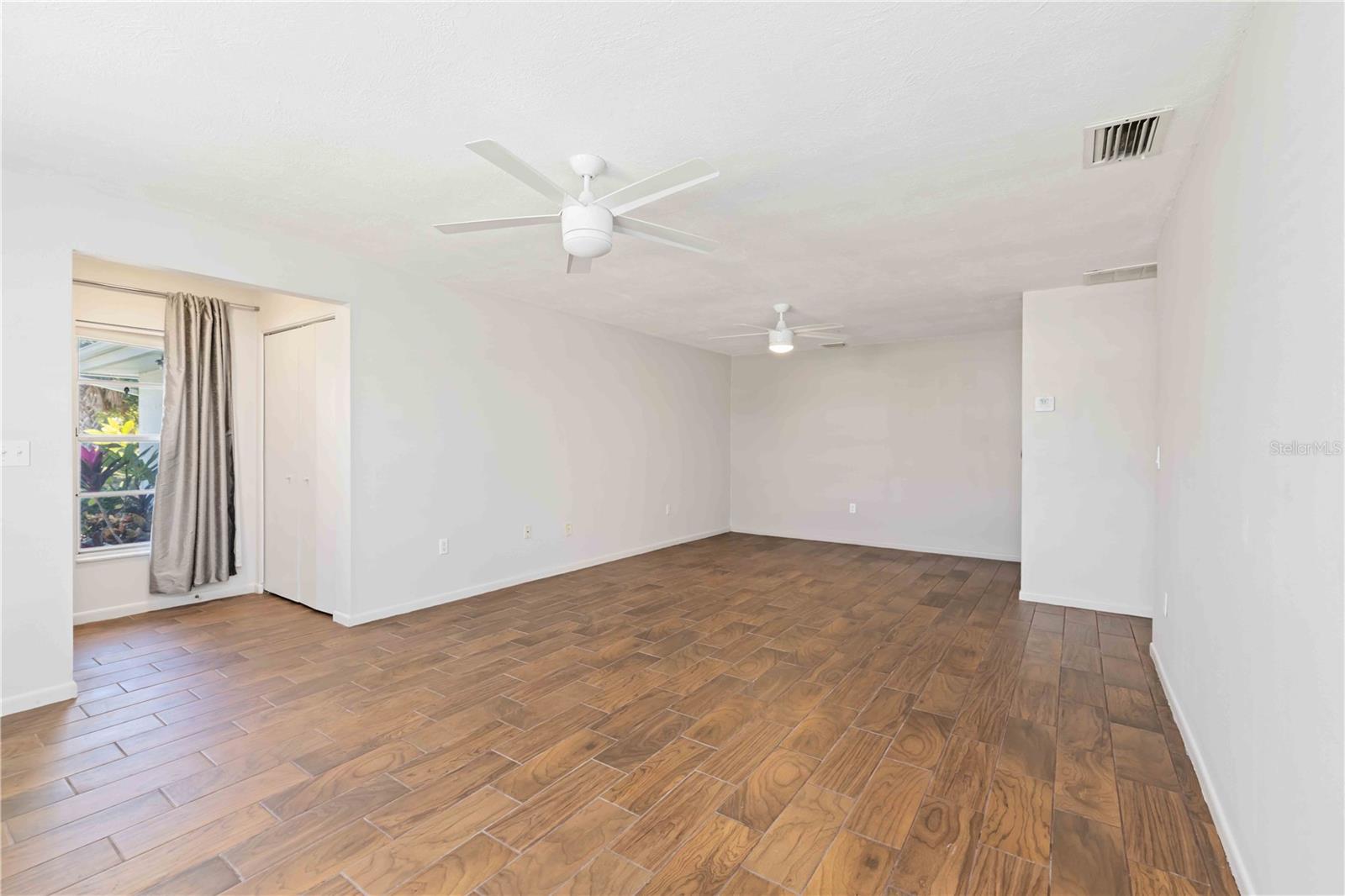 Image 6 of 37 For 4202 Center Pointe Lane 30