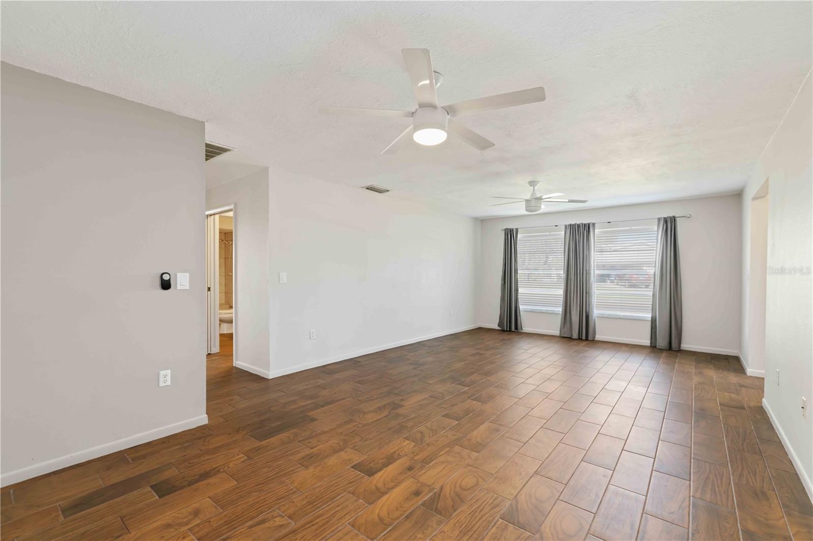 Image 8 of 37 For 4202 Center Pointe Lane 30