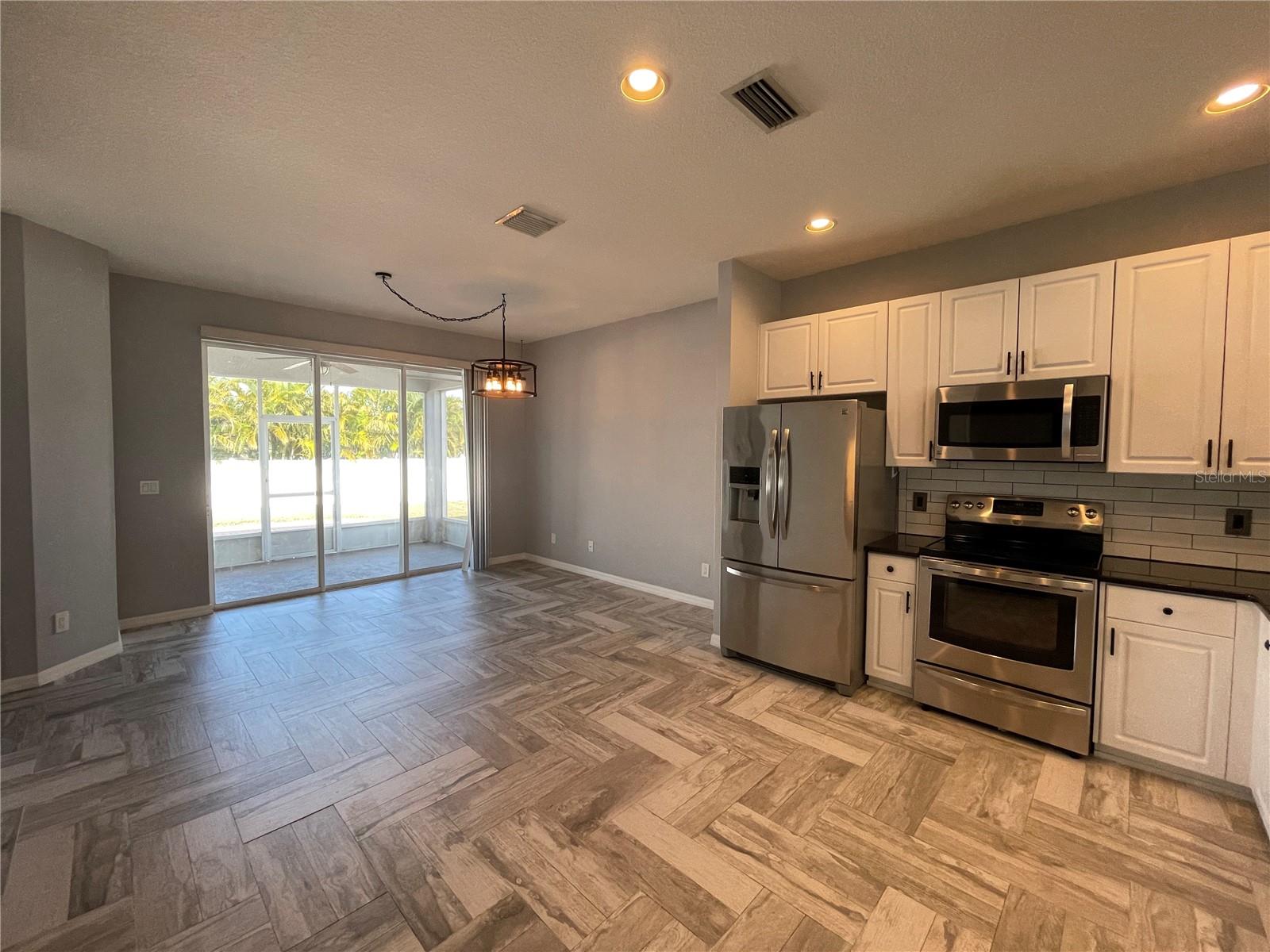 Image 11 of 54 For 11814 53rd Court E