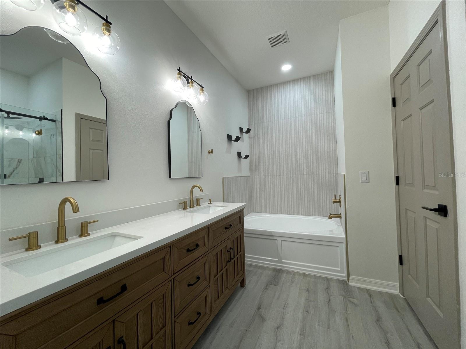 Image 23 of 54 For 11814 53rd Court E