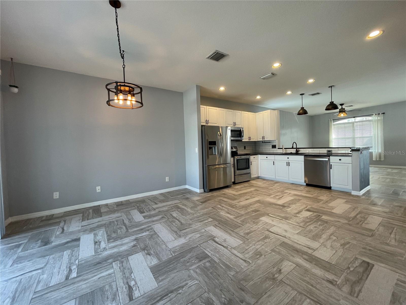 Image 9 of 54 For 11814 53rd Court E