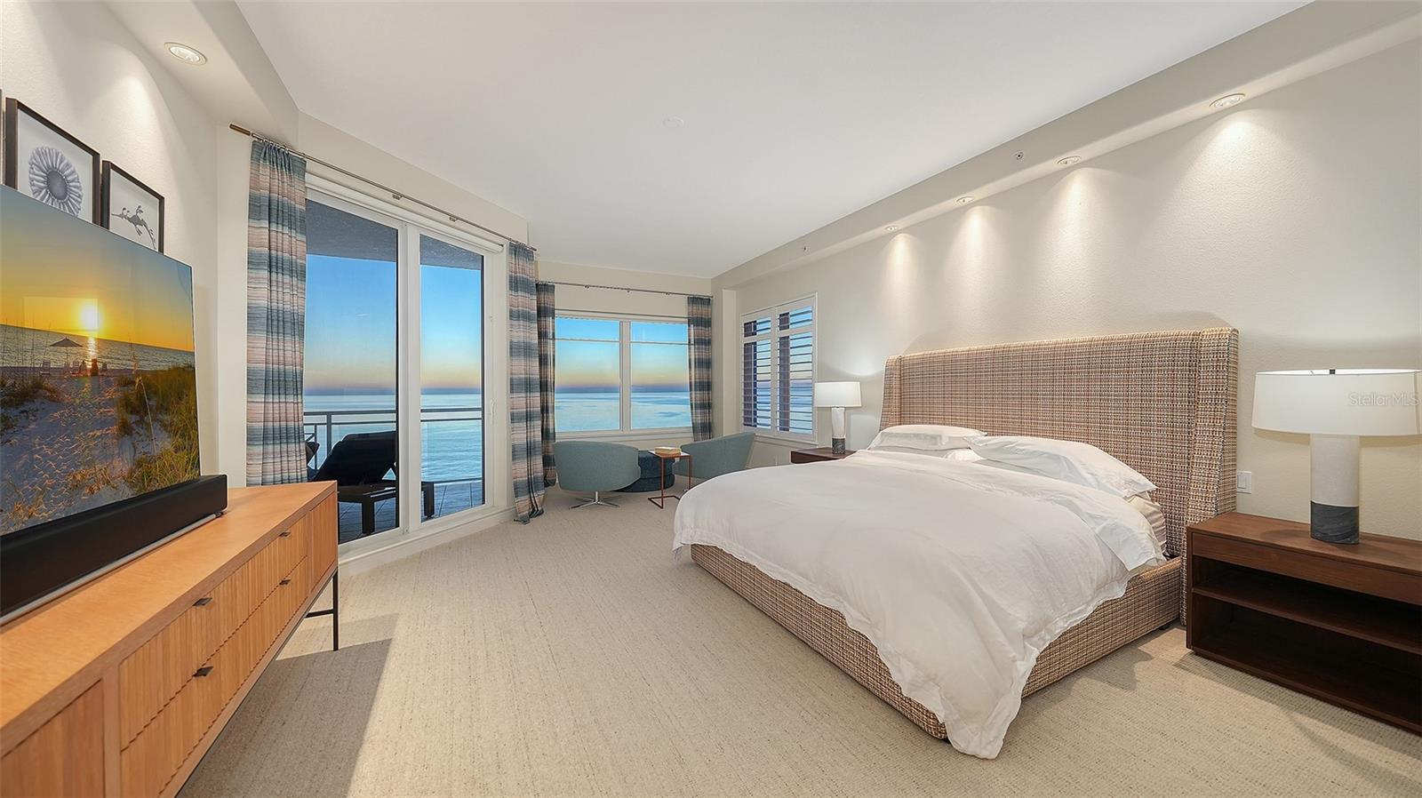 Image 17 of 41 For 2052 Benjamin Franklin Drive D702