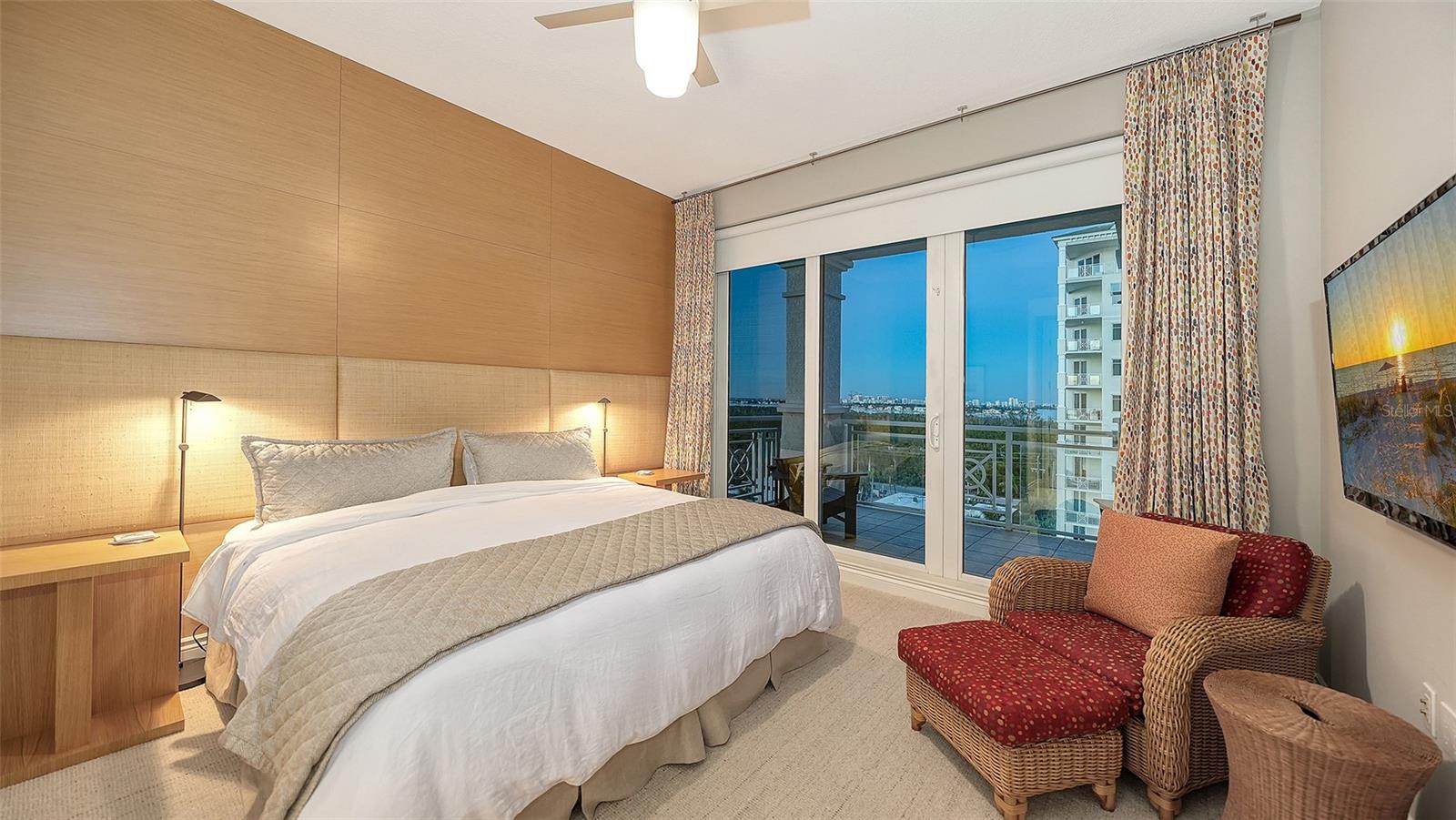 Image 21 of 41 For 2052 Benjamin Franklin Drive D702