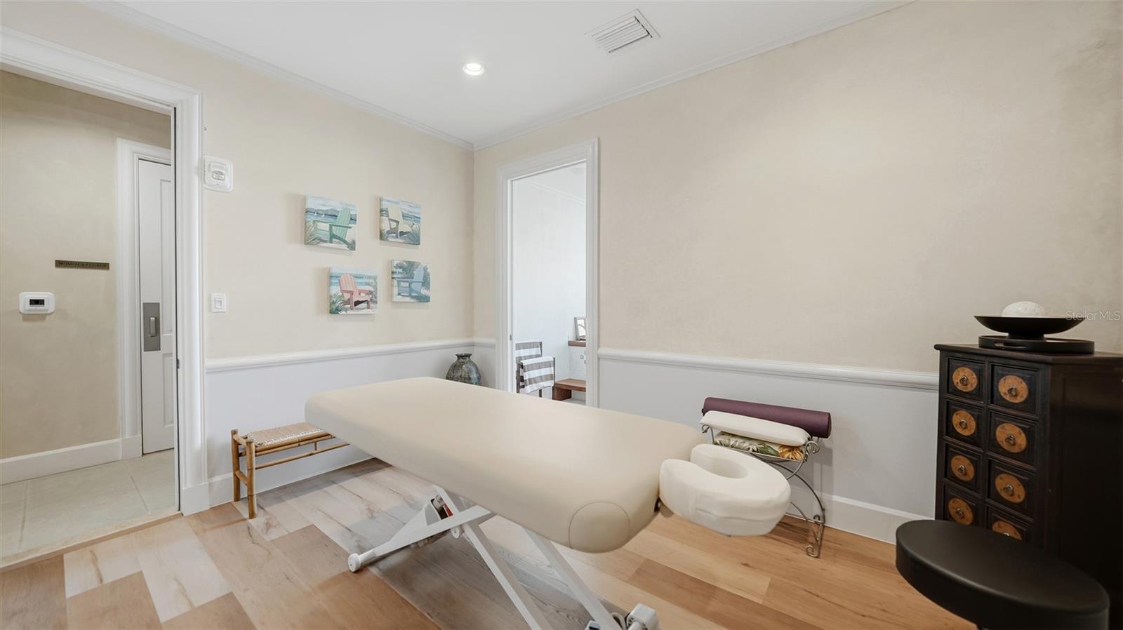 Image 37 of 41 For 2052 Benjamin Franklin Drive D702