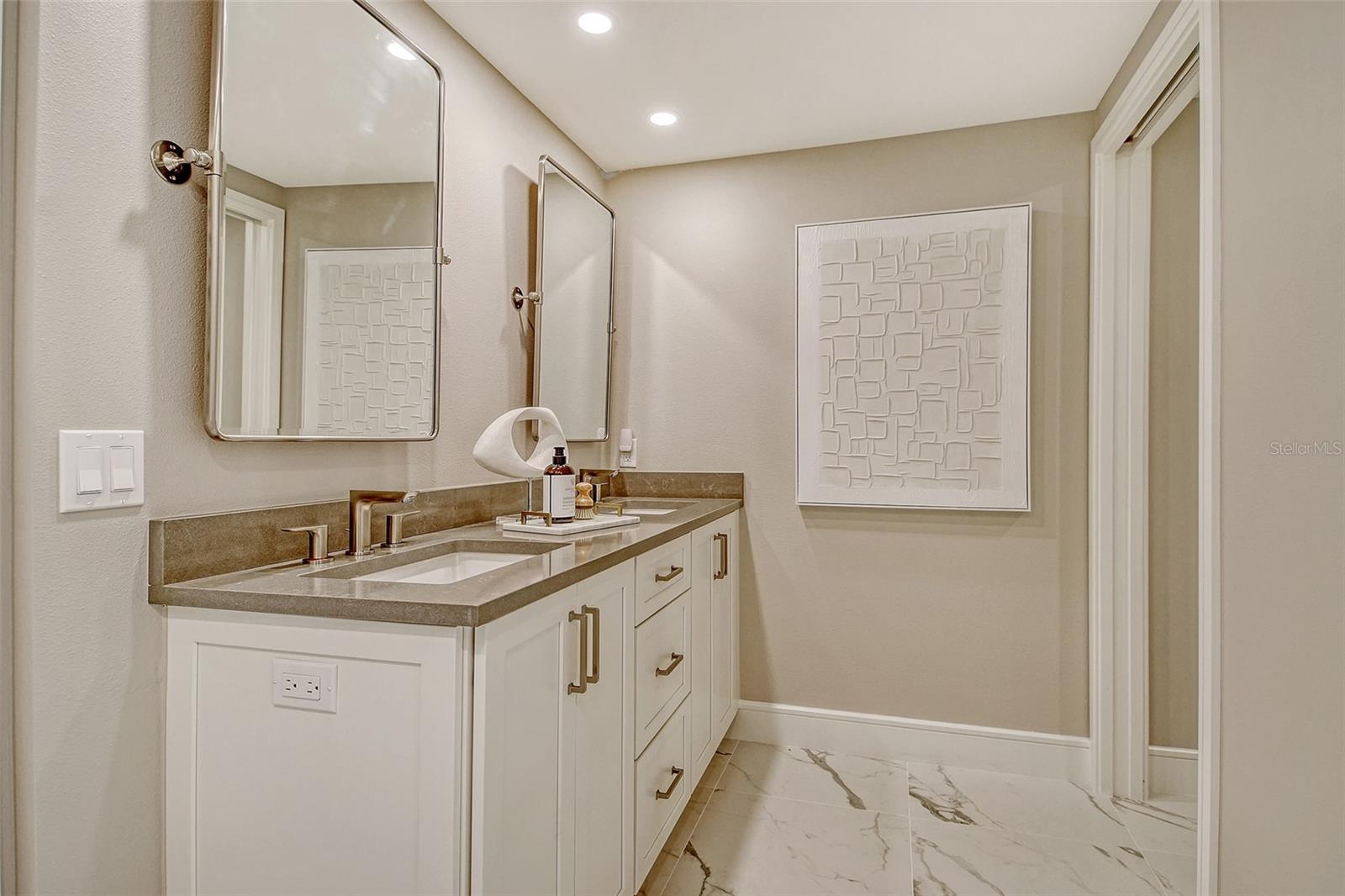 Image 25 of 46 For 2105 Gulf Of Mexico Drive 3303