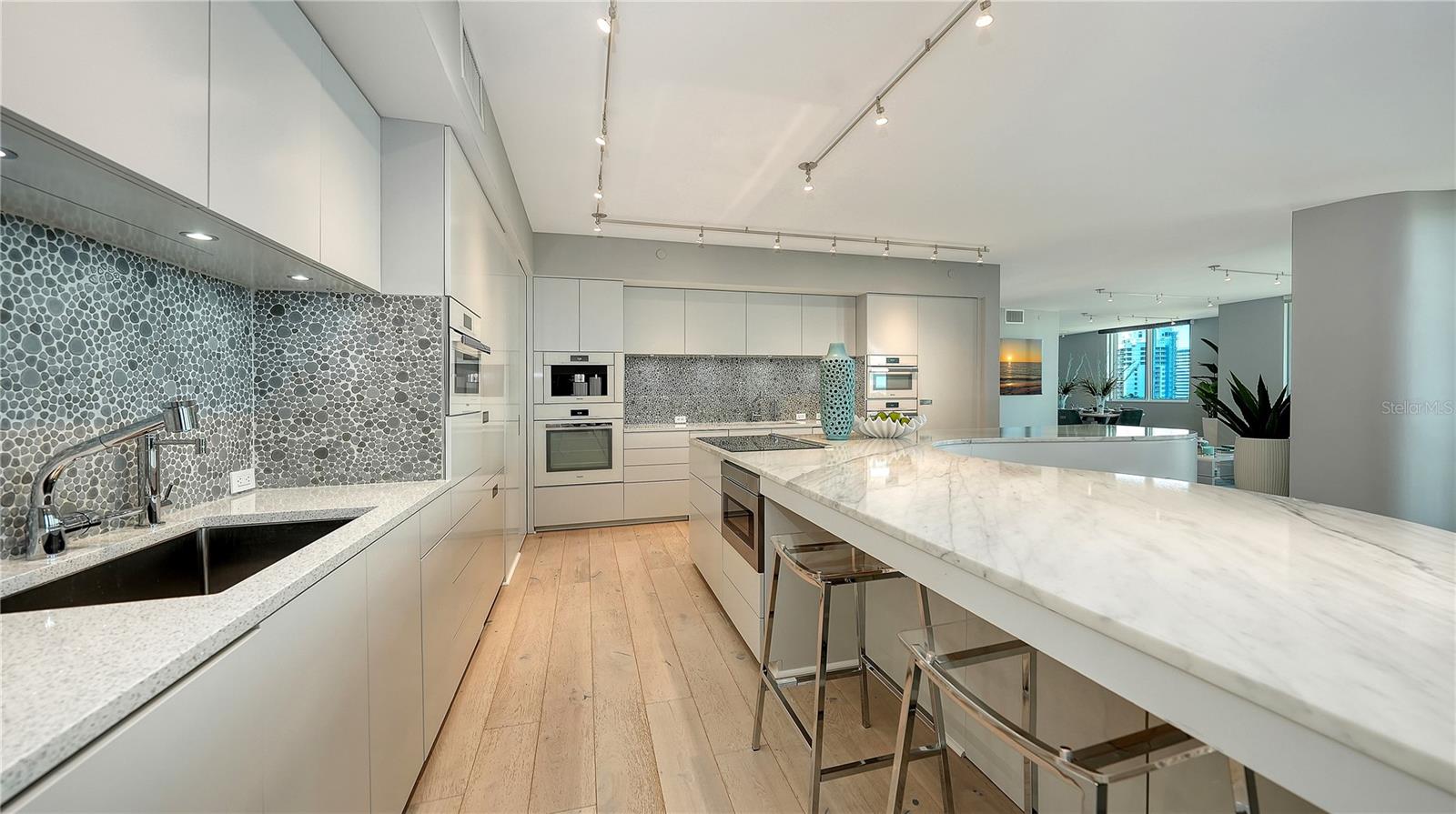 Image 18 of 54 For 800 Tamiami Trail 505-507