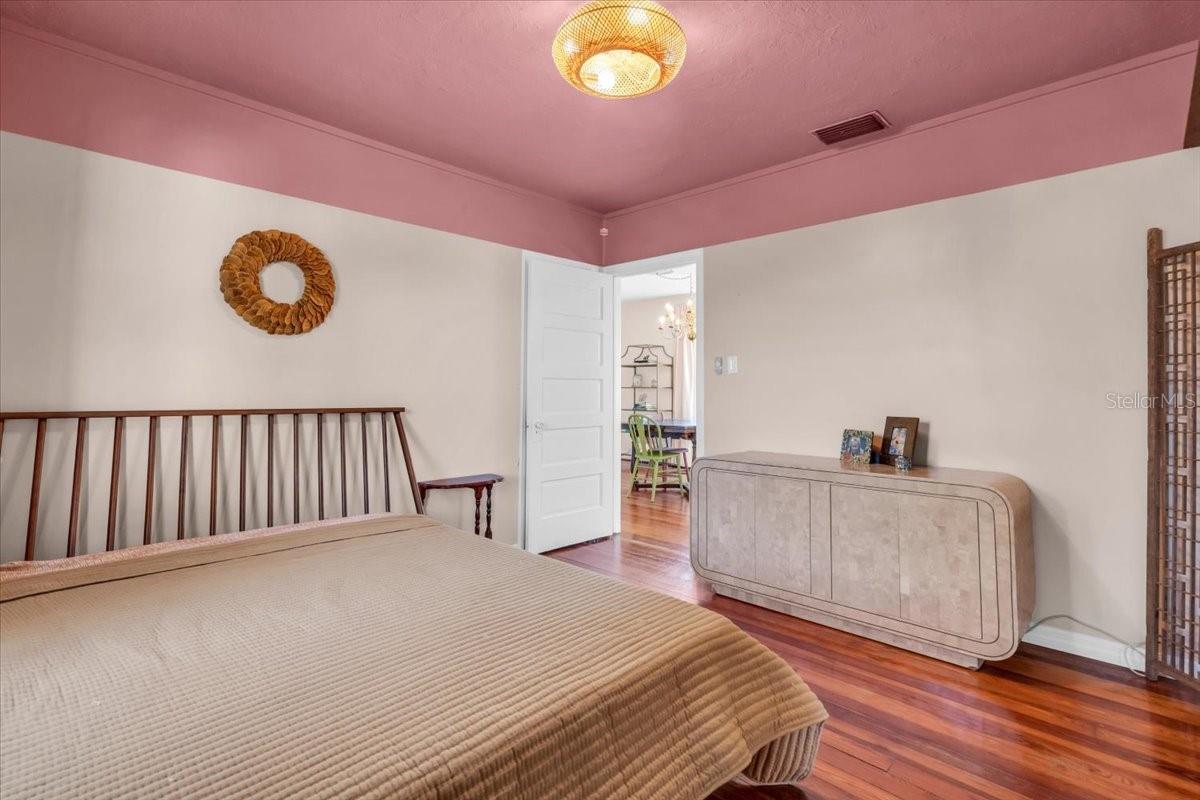 Image 22 of 49 For 610 22nd Street W