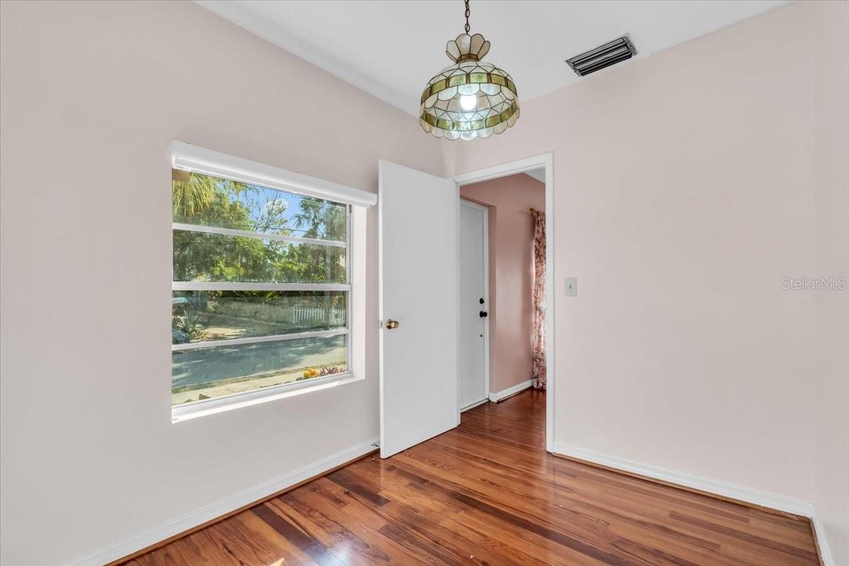 Image 36 of 49 For 610 22nd Street W