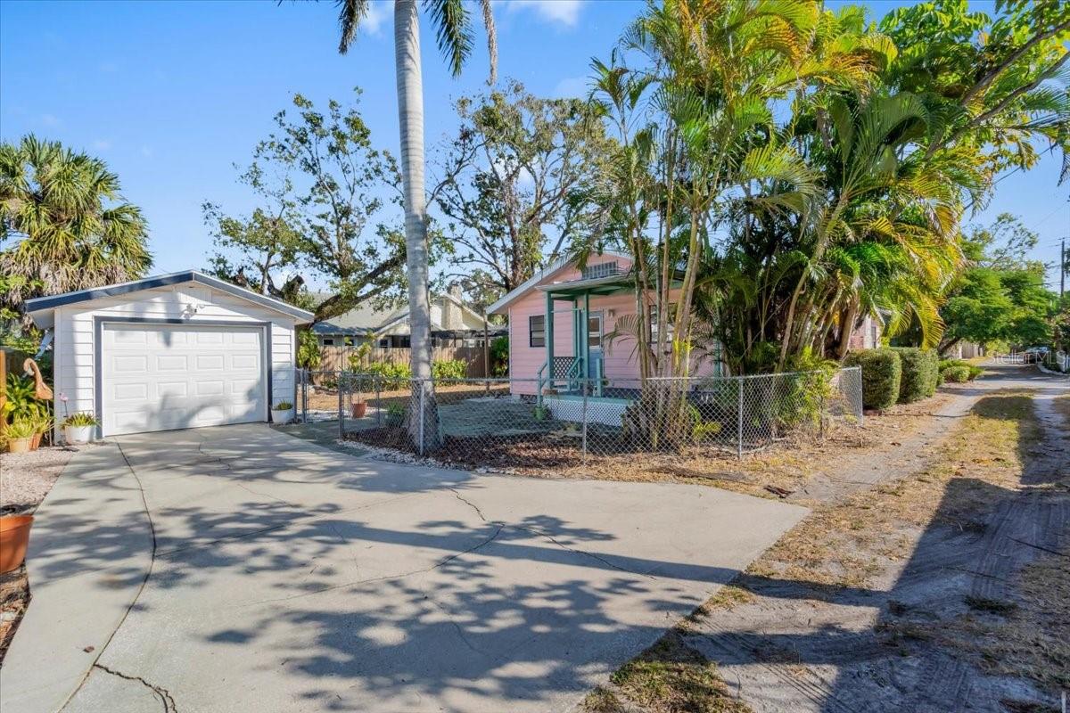 Image 41 of 49 For 610 22nd Street W