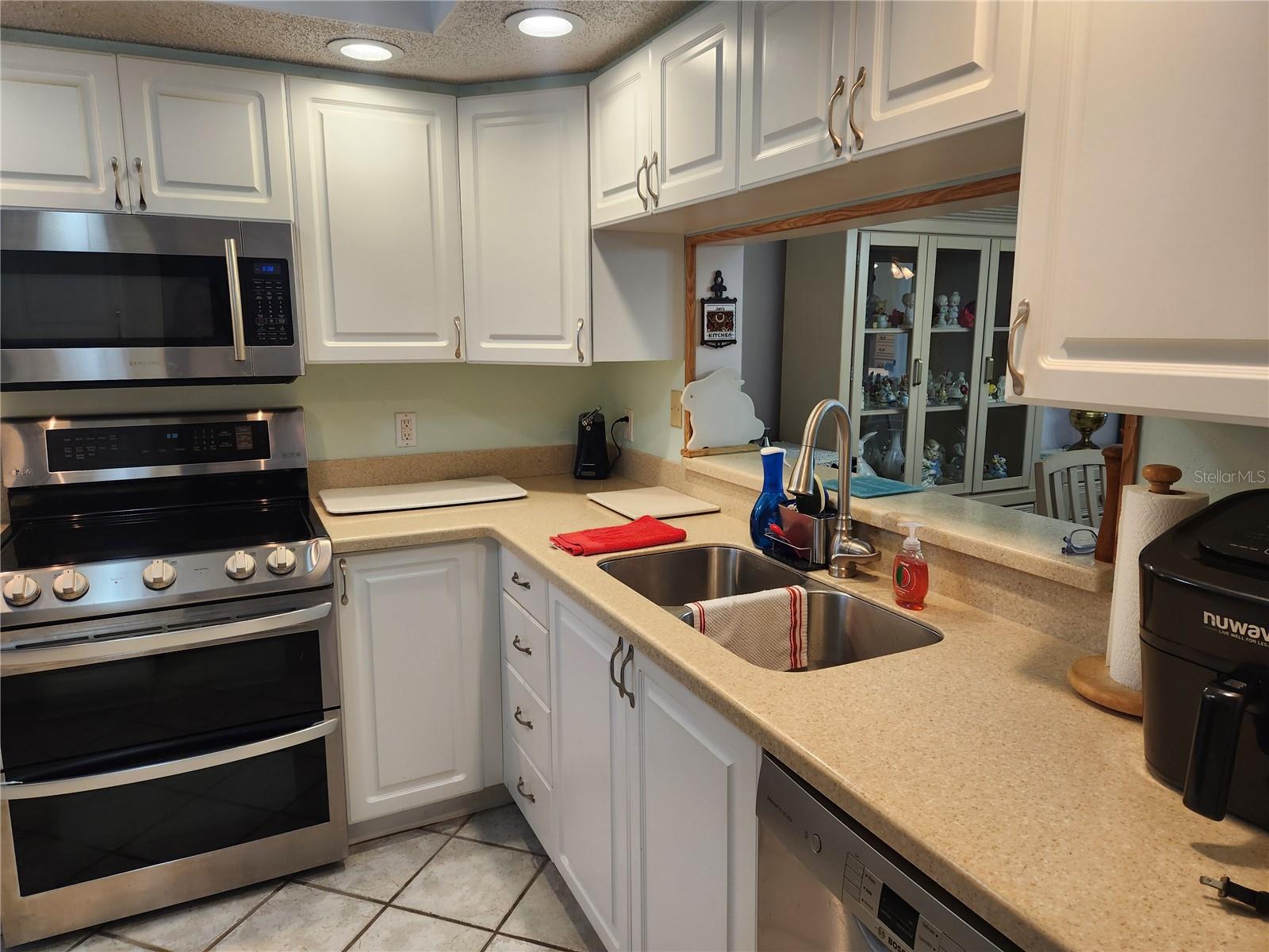 Image 6 of 38 For 6505 Stone River Road 304