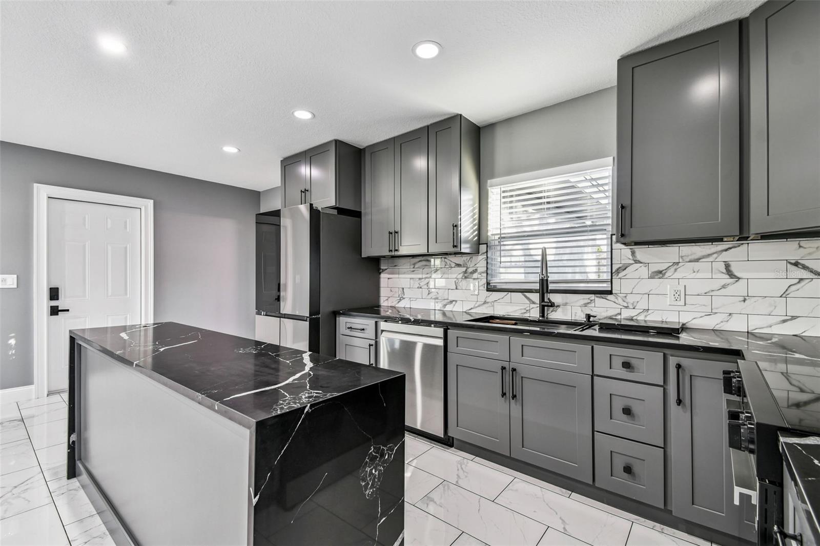 Image 41 of 74 For 1811 Marilyn Avenue