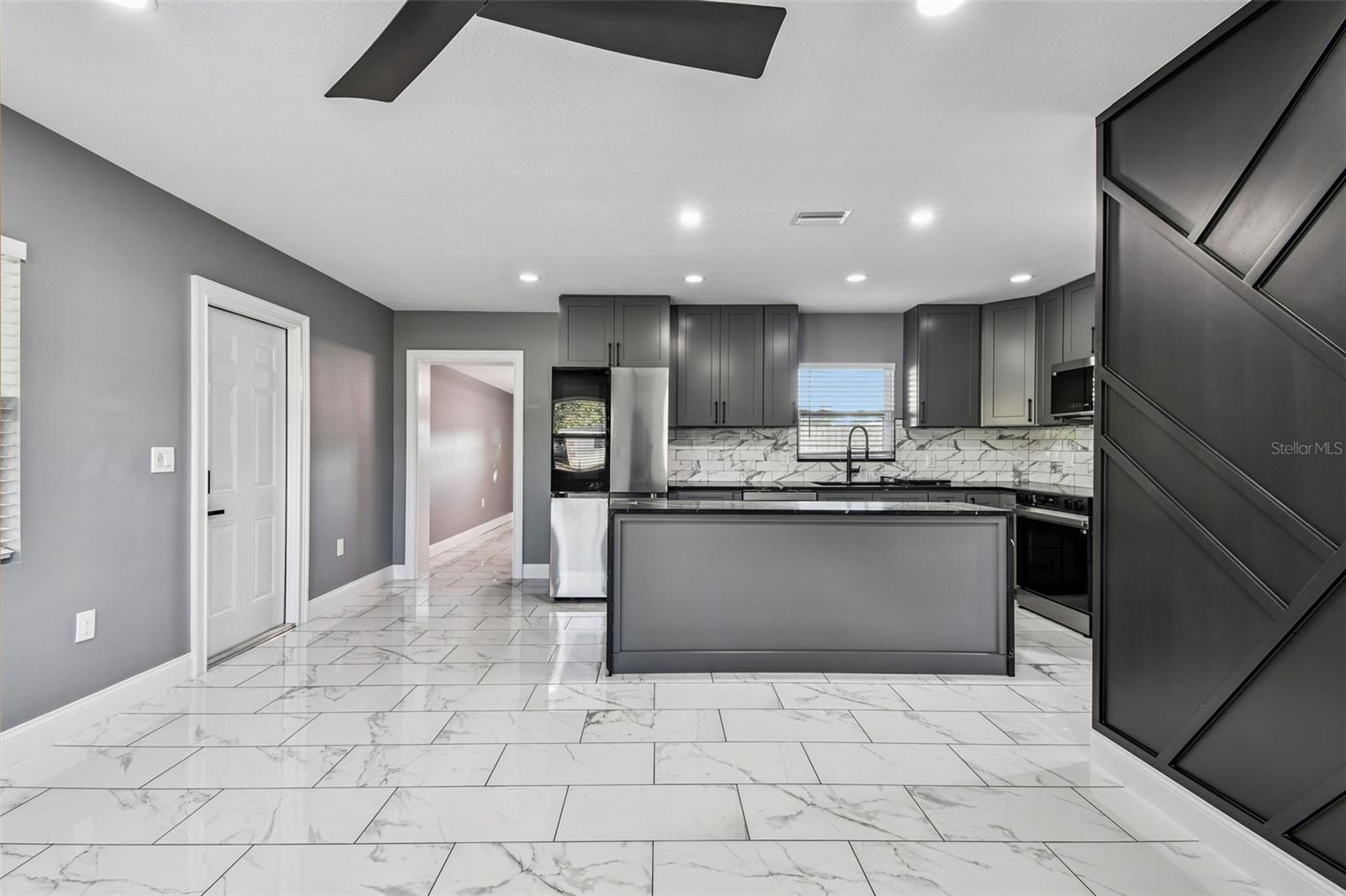 Image 9 of 74 For 1811 Marilyn Avenue